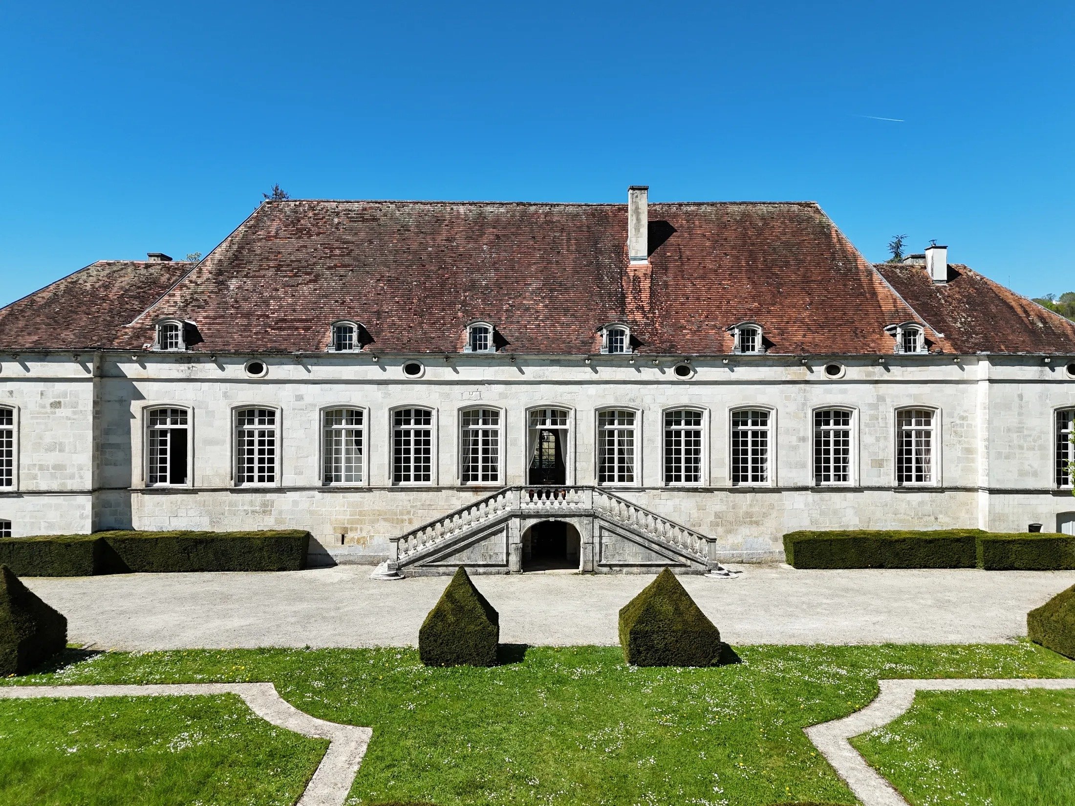 french-chateau-closeup-main-facade-symmetry-detail.jpg