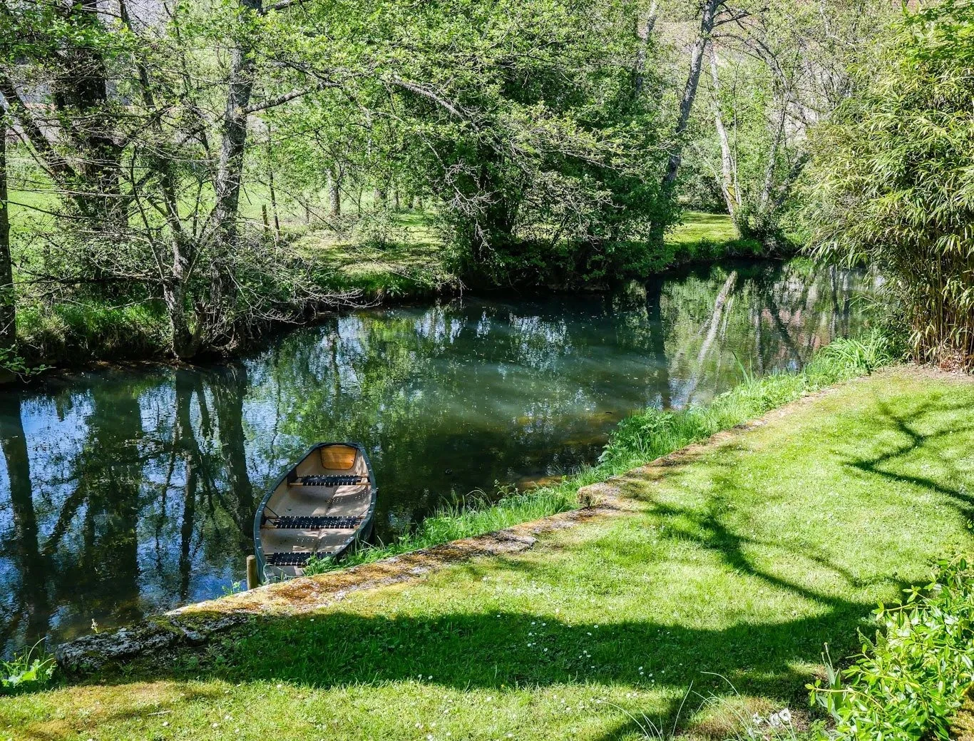 french-chateau-riverside-garden-view-with-rowboat-france.jpg