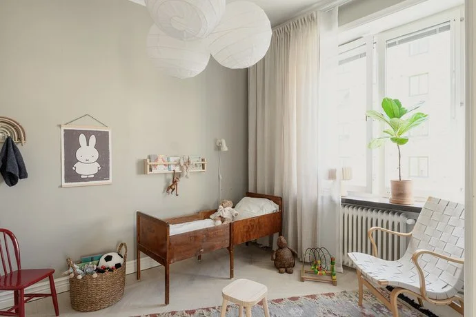 scandinavian-interior-childs-bedroom-Entrance-Fastighetsmäkleri.jpg