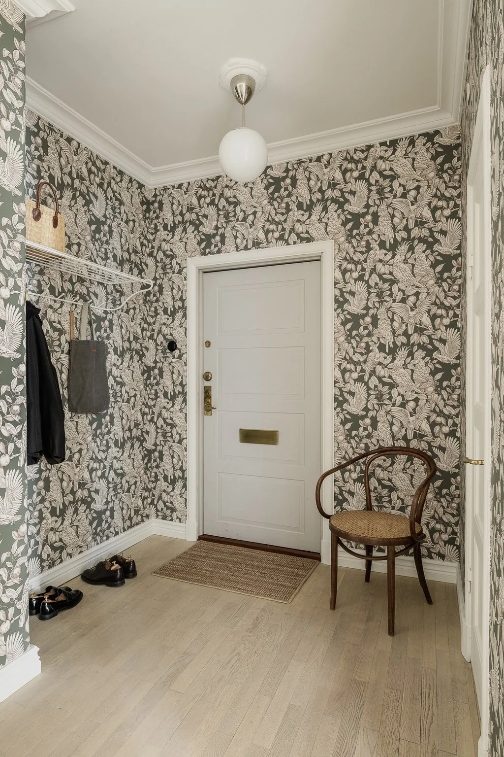 Scandinavian-Interior-Entrance-Fastighetsmäkleri.jpg
