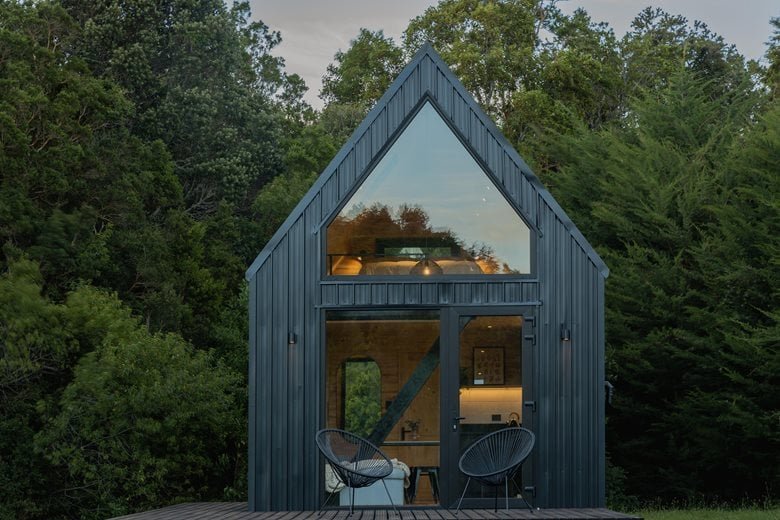 Tiny-Auro-Trawa-Arquitectos-Puerto-Varas-Chile-04.jpg