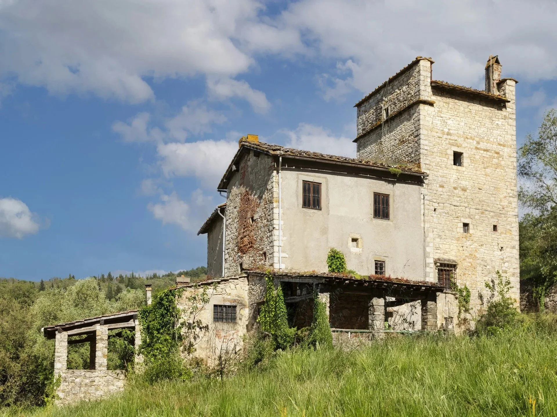 tuscany-stone-house-with-medieval-tower.jpg