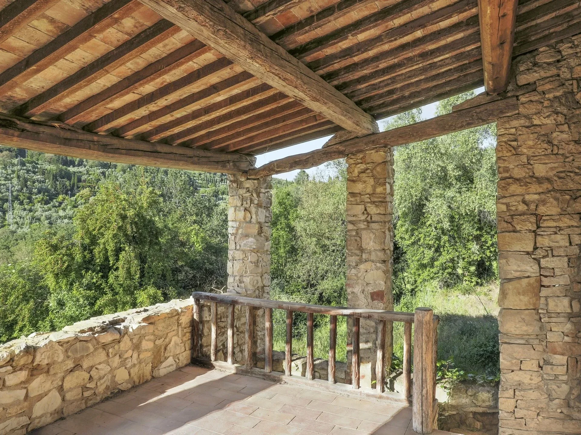 covered-terrace-tuscany-exposed-beams.jpg