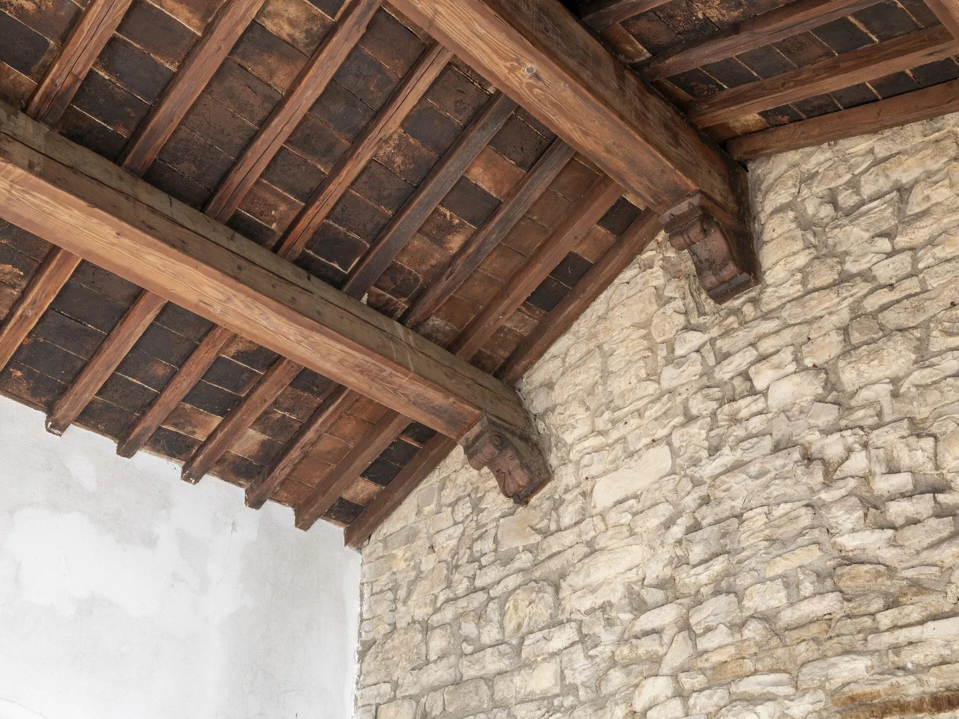 exposed-wooden-beams-and-stone-wall-tuscan-farmhouse-detail.jpg