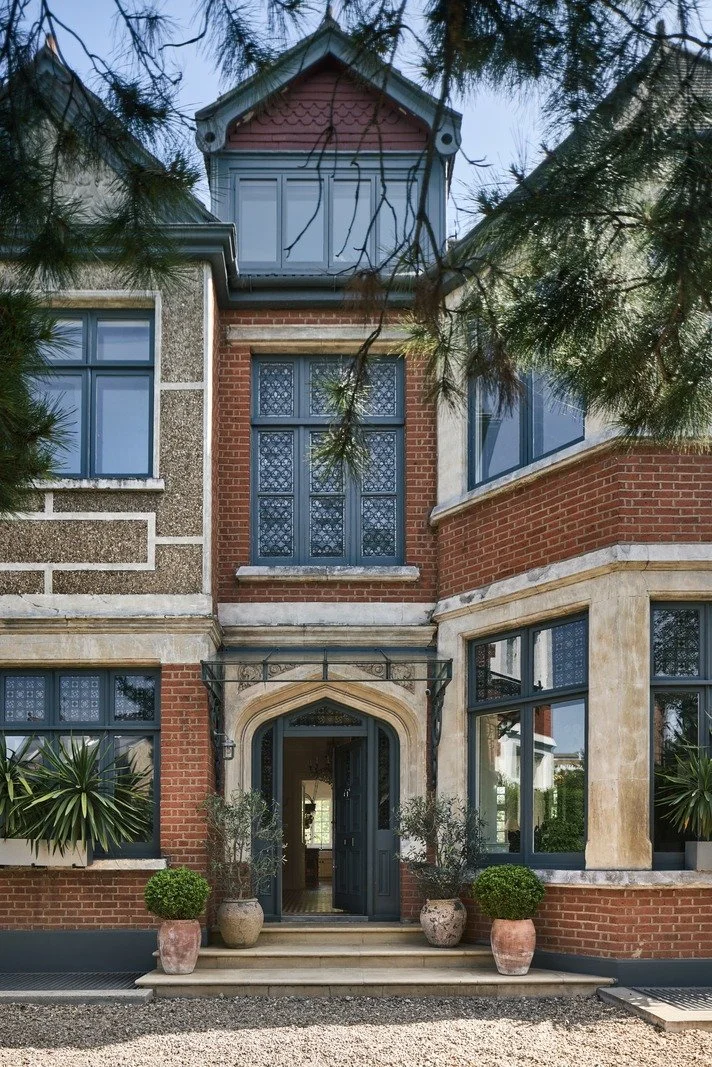 victorian-house-front-exterior-red-brick-arched-entrance-stained-glass-london.jpg