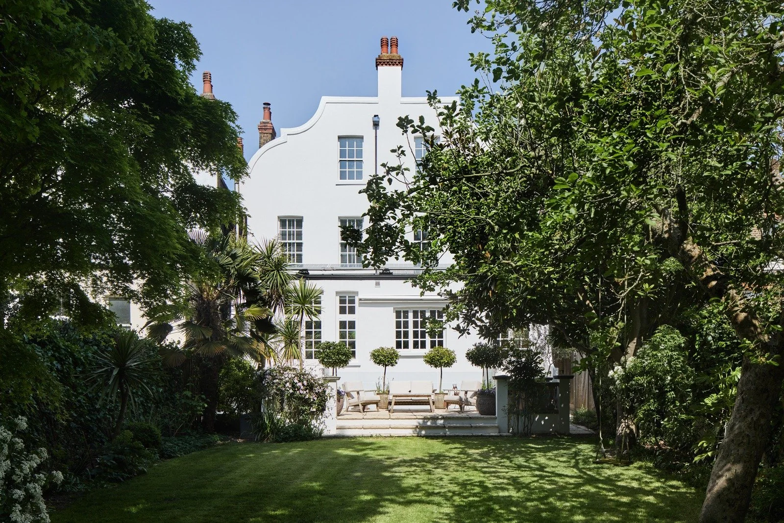 formal-victorian-lawn-garden-with-palm-trees-and-white-townhouse-backdrop.jpg