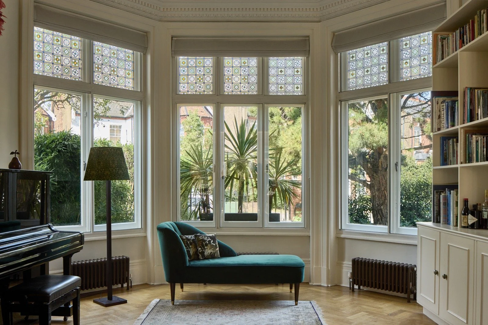 victorian-reading-nook-victorian-bay-window-with-chaise-lounge.jpg