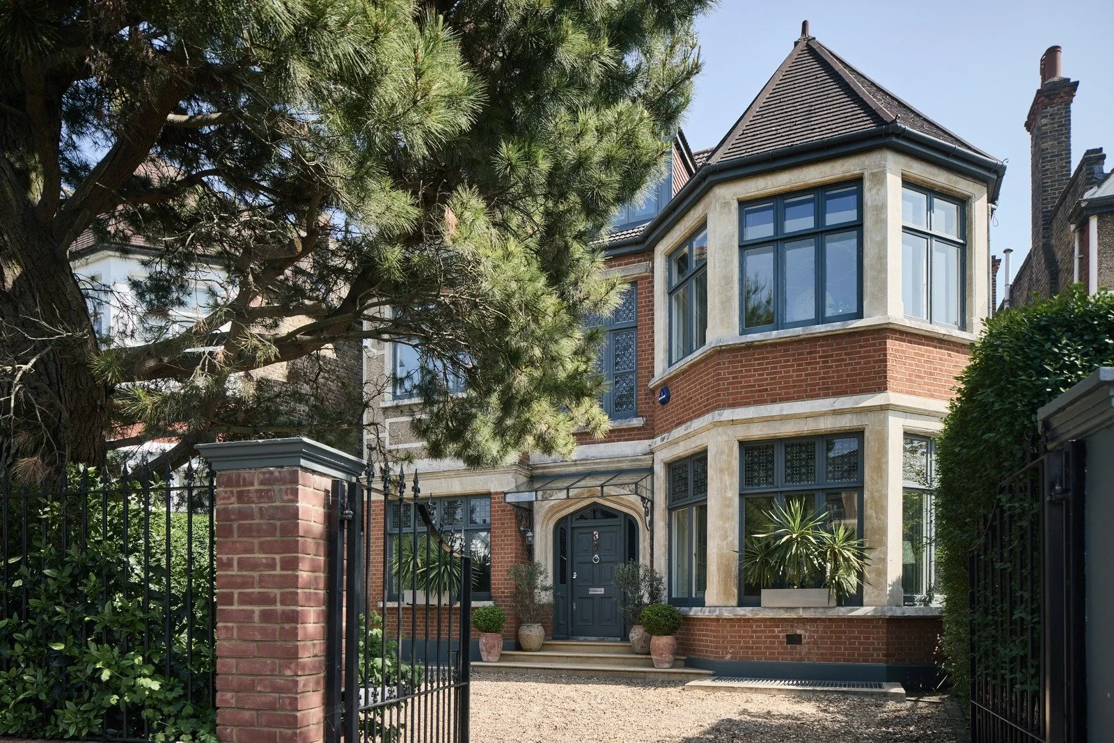 Mapesbury Road: A London Victorian Showstopper that’s Playful, Polished, and Impossible to Ignore