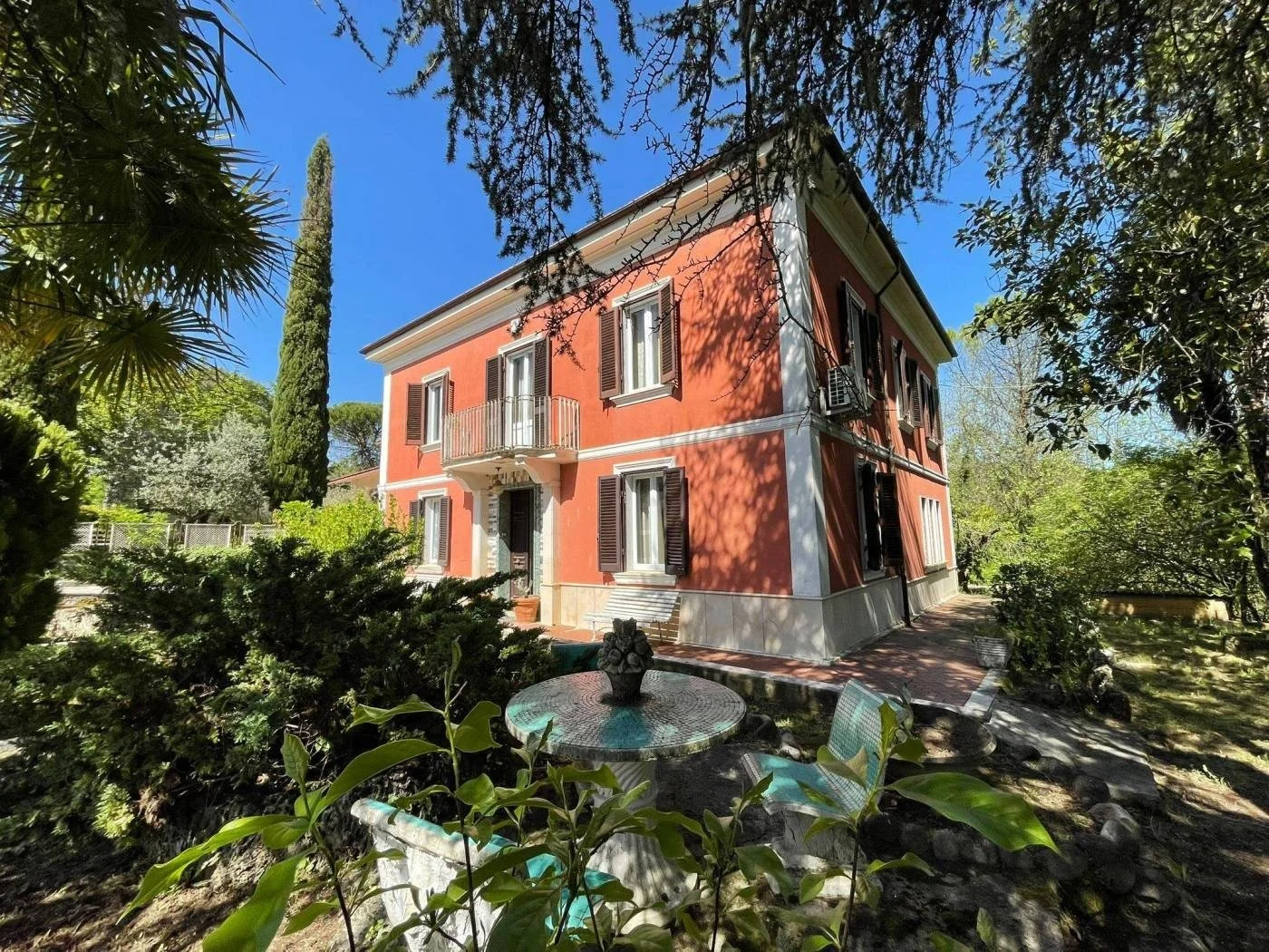 The Buyer Playbook: 5-Bed Mid-Century Villa with Garden and Terrace, Casalvieri, Frosinone, Italy, €155,000