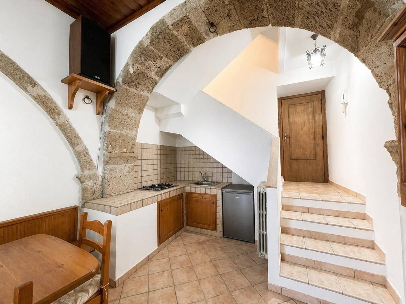 2-Bed Historic Townhouse with Tavern and Nature Reserve Views, Vicalvi, Frosinone, Italy, €120,000