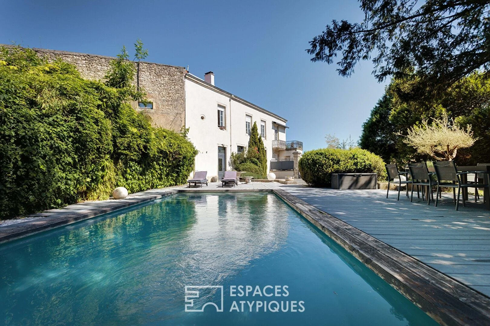 3-Bed Renovated 1850 Bourgeois House with Heated Pool, Gray, France, €307,000