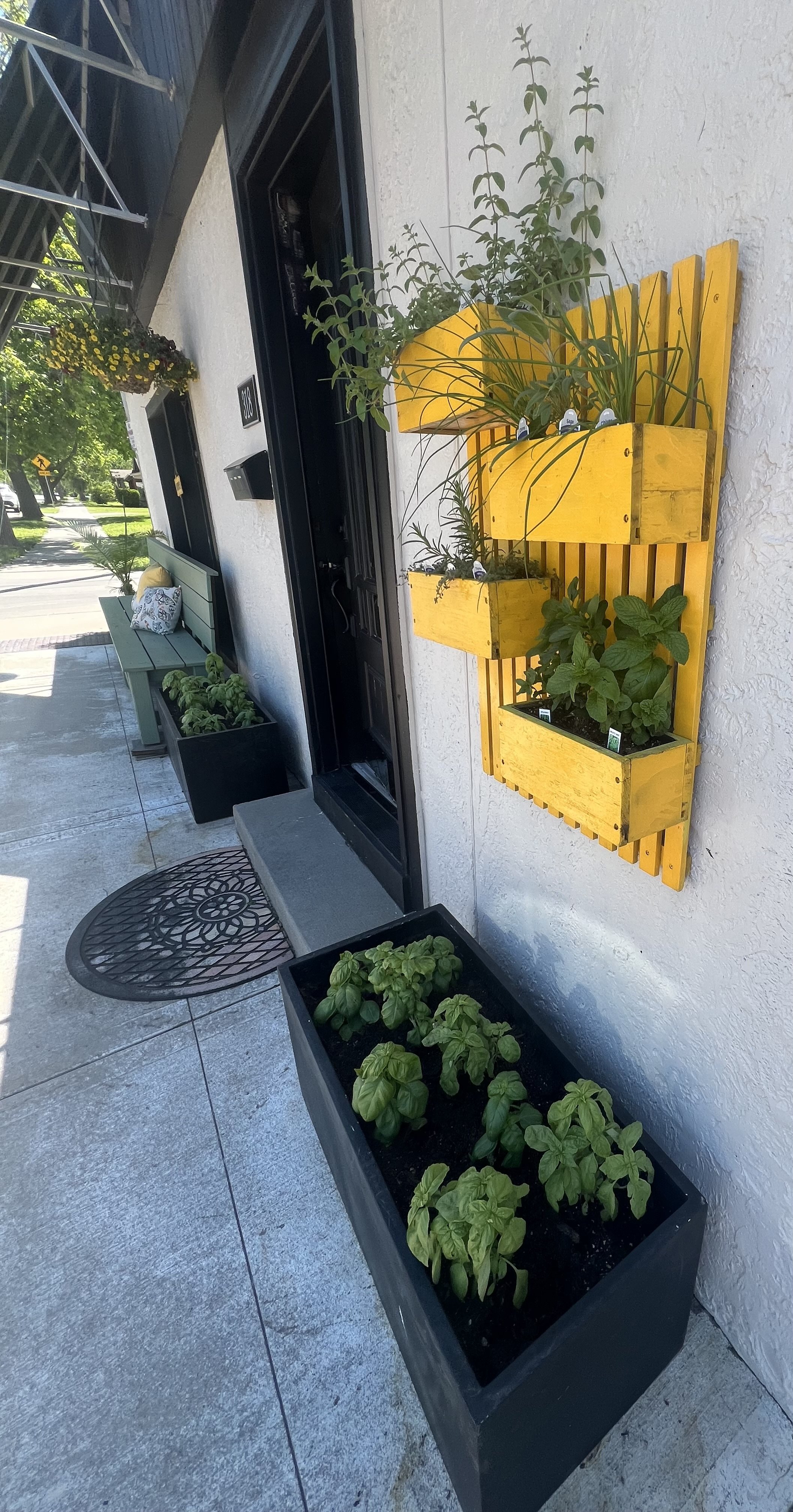 BistroExteriorPicWebsite.jpeg