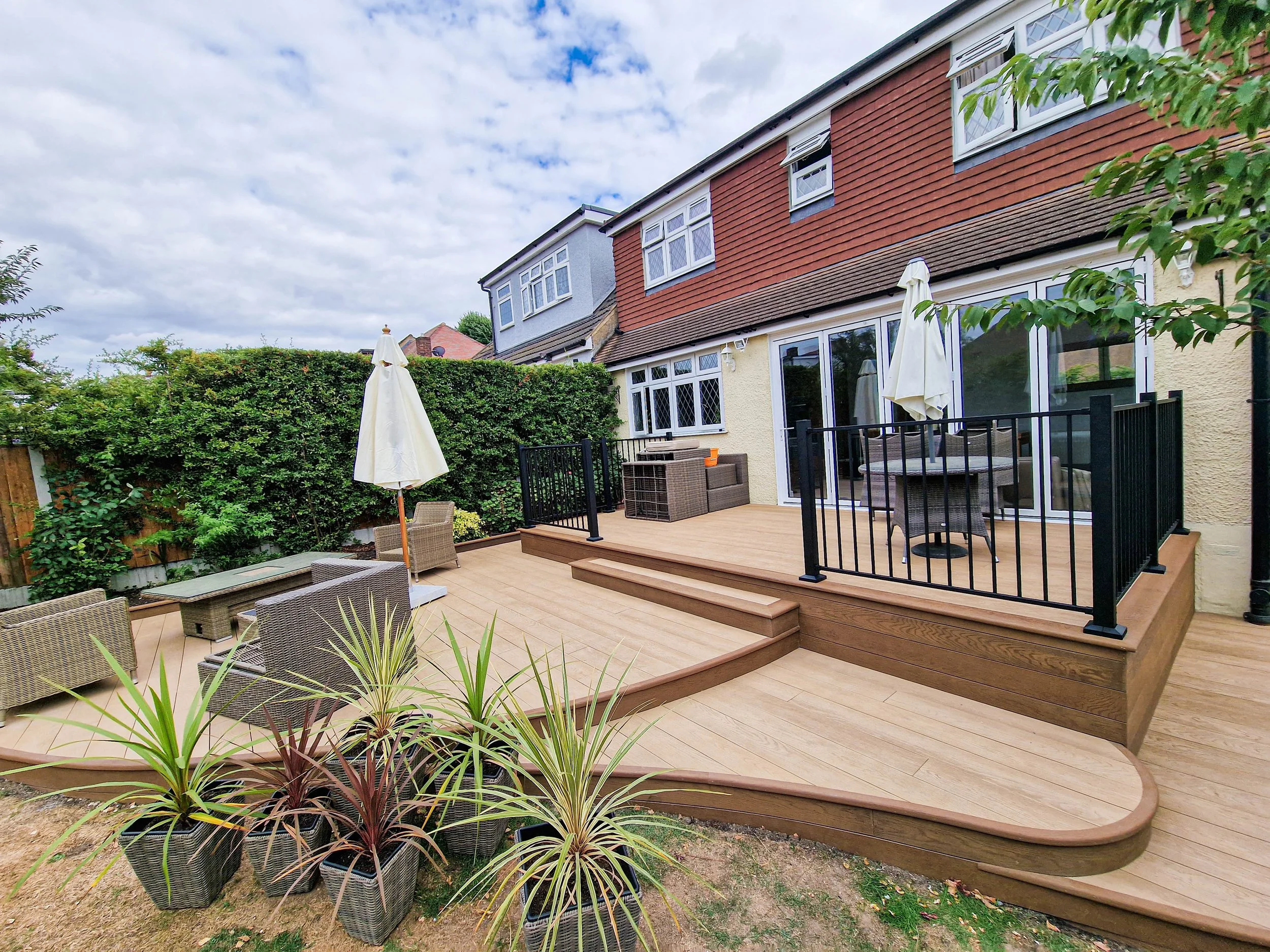 Curved Multi-Level Millboard Composite Decking – Chigwell, Essex (63).jpg