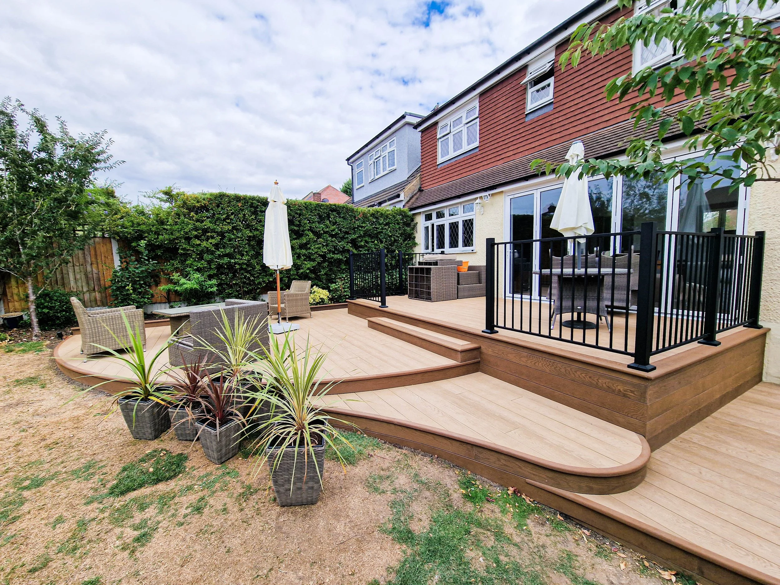 Curved Multi-Level Millboard Composite Decking – Chigwell, Essex (61).jpg