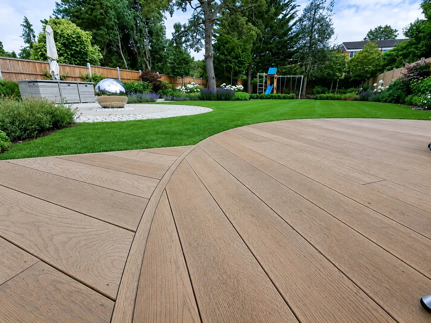 Circular Millboard Decking with Sunken Hot Tub – Loughton, London