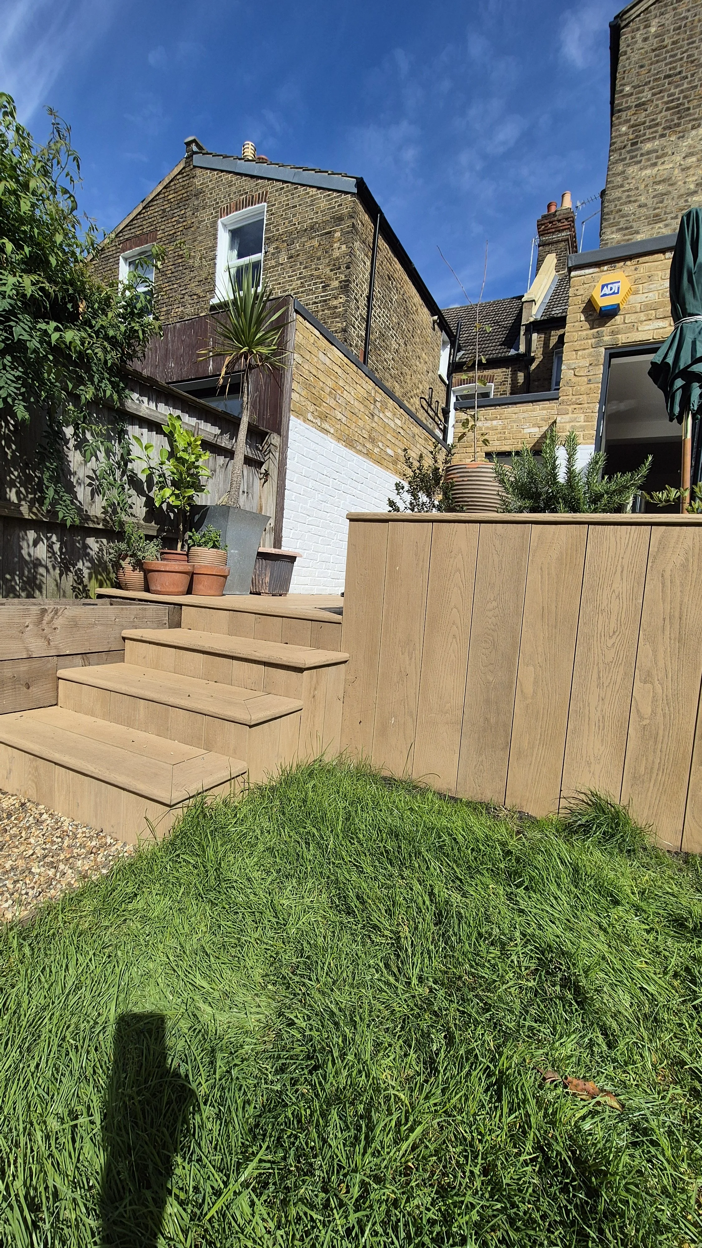 Decking, Bespoke Planters & Architectural Wall Finishes – London (20).jpg