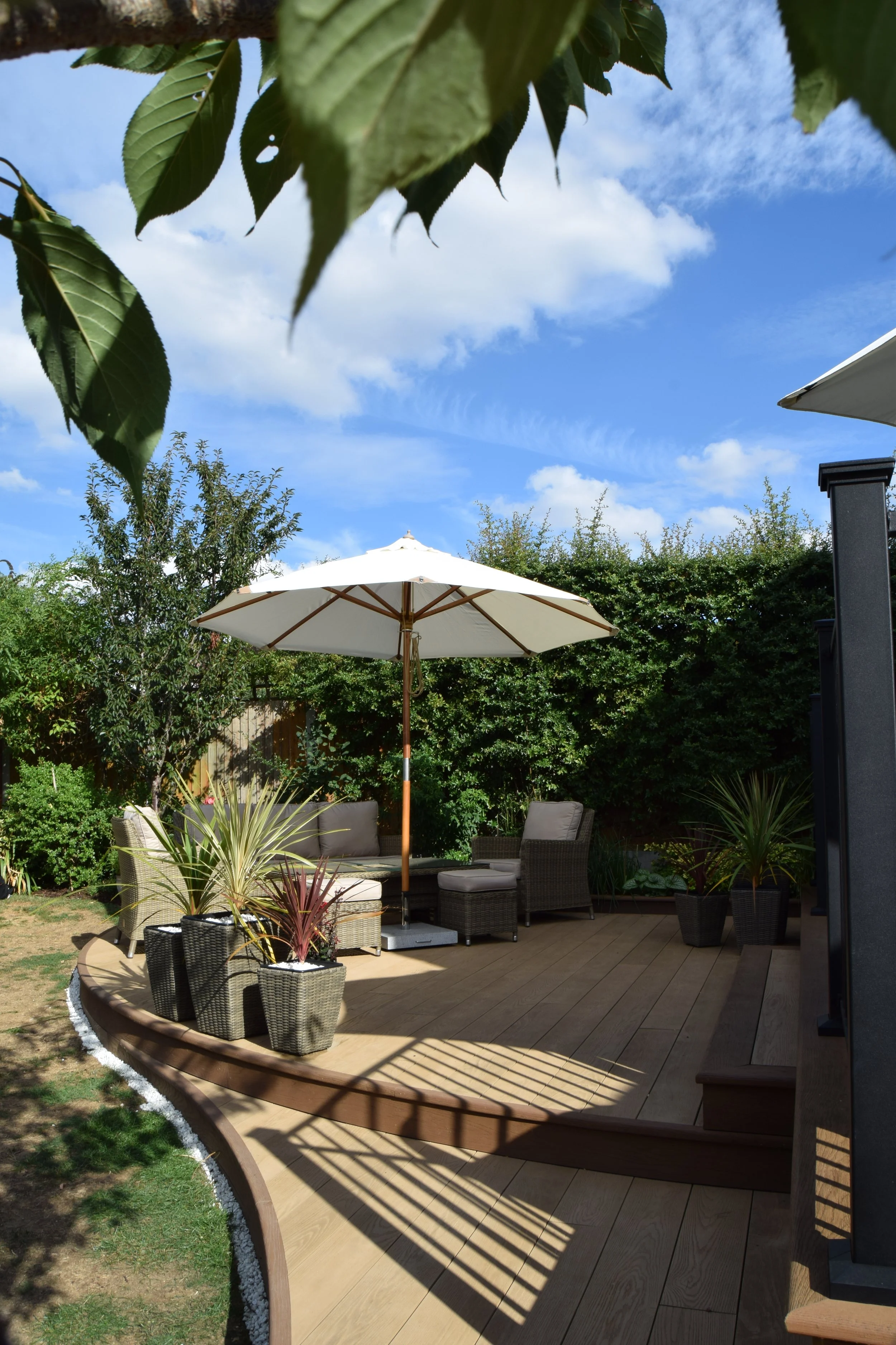 Curved Multi-Level Millboard Composite Decking – Chigwell, Essex (40).JPG