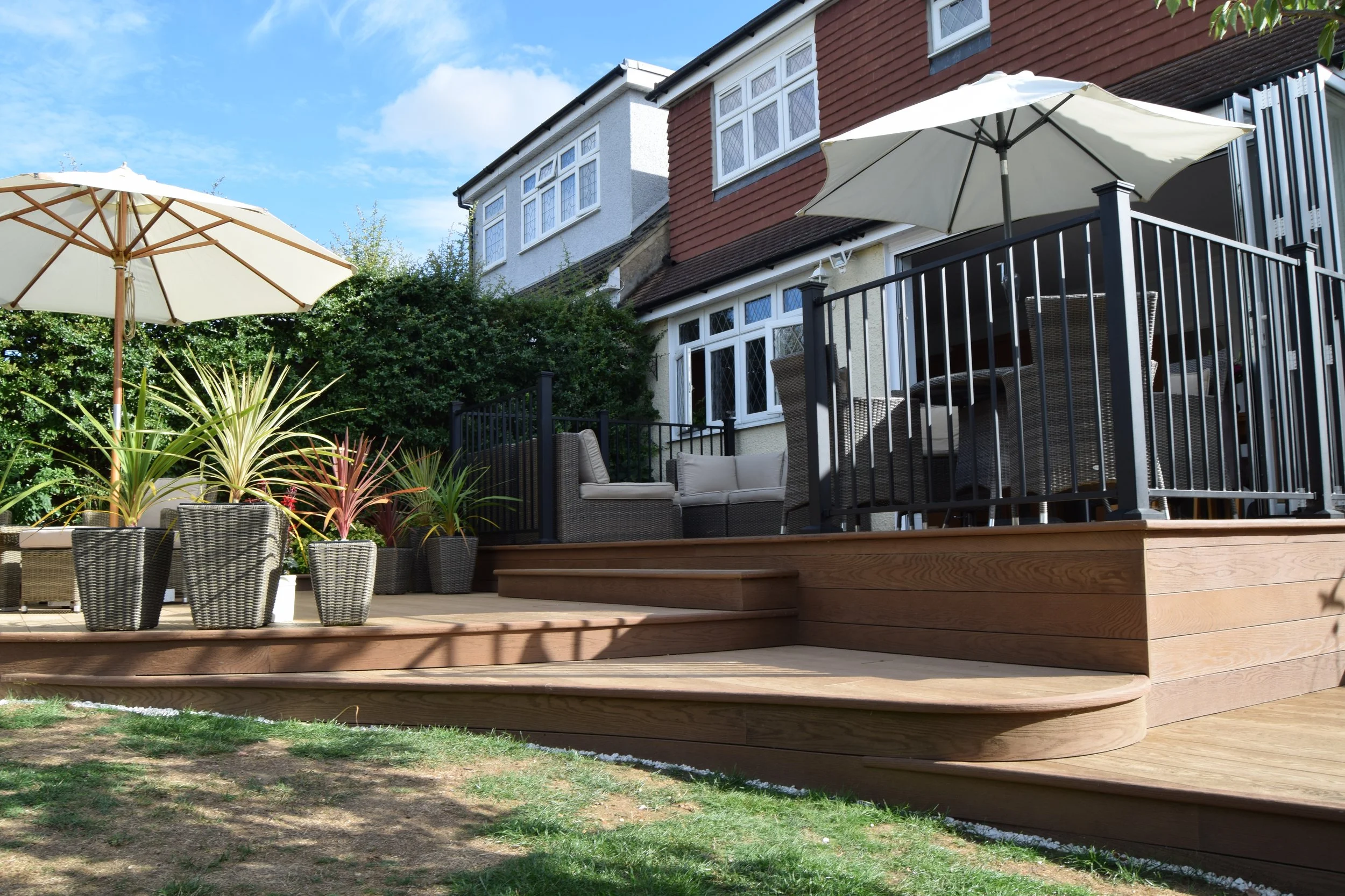 Curved Multi-Level Millboard Composite Decking – Chigwell, Essex (26).JPG