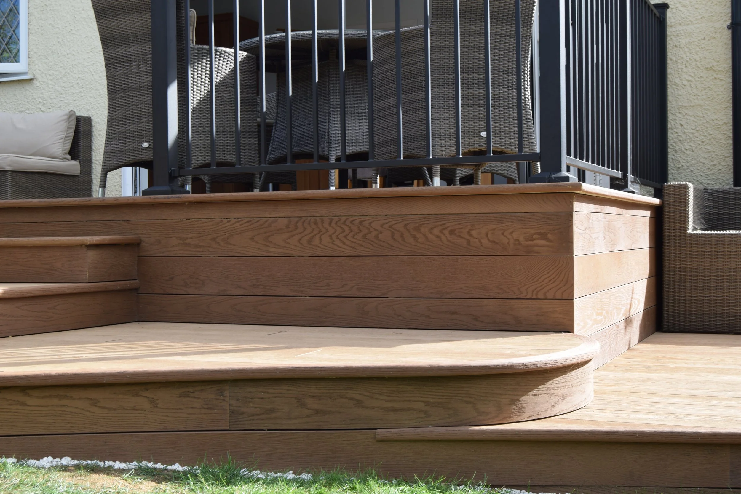 Curved Multi-Level Millboard Composite Decking – Chigwell, Essex (44).JPG