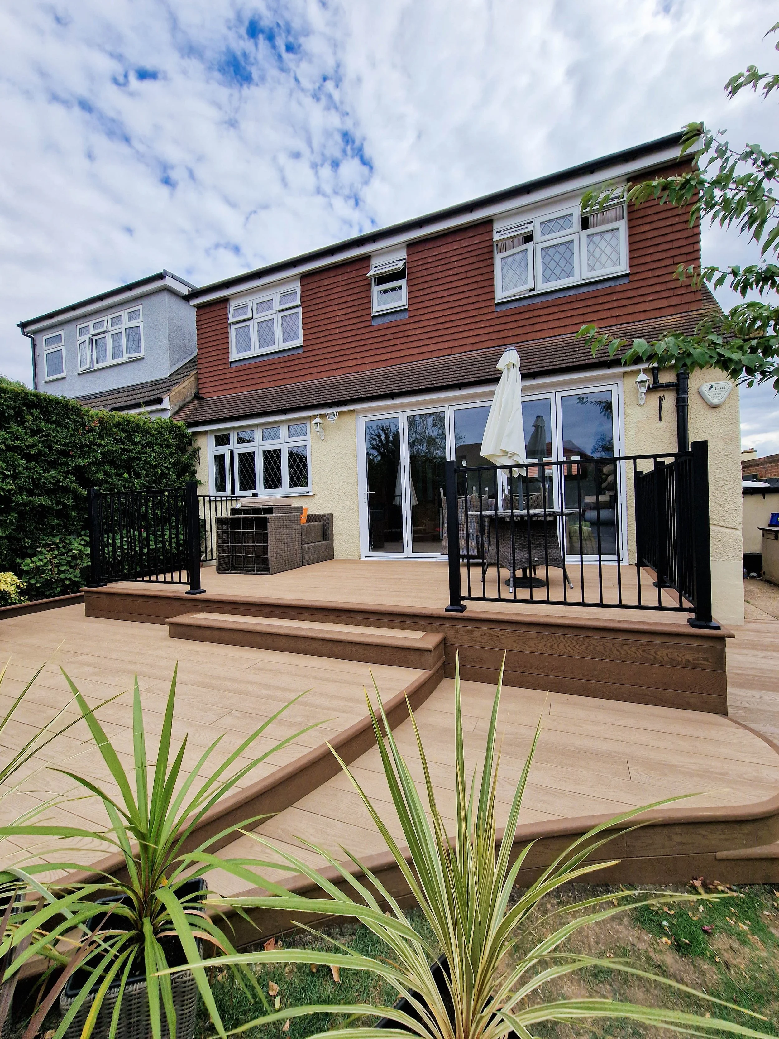 Curved Multi-Level Millboard Composite Decking – Chigwell, Essex (70).jpg