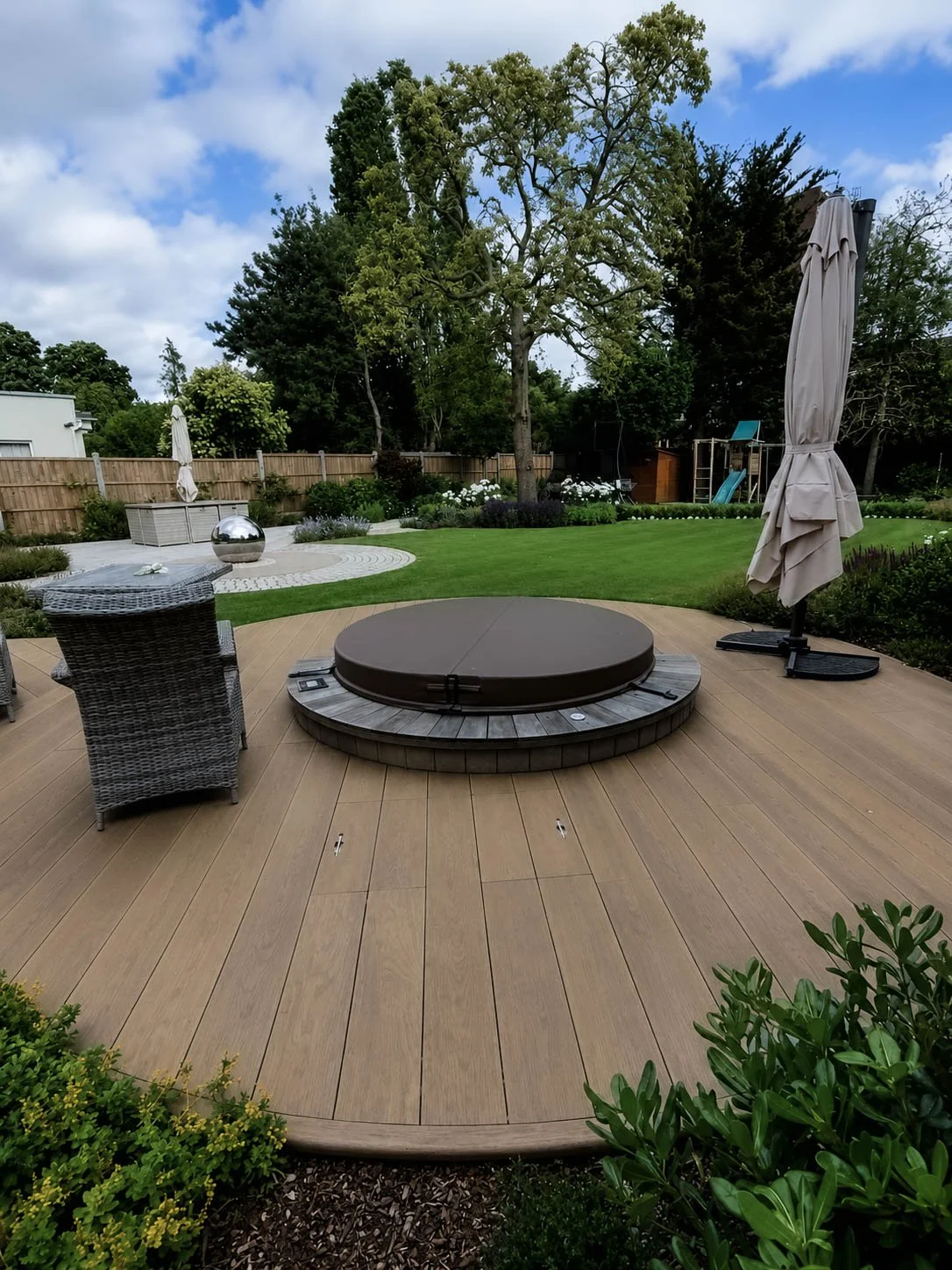 Circular Millboard Decking with Sunken Hot Tub – Loughton, Essex.jpg