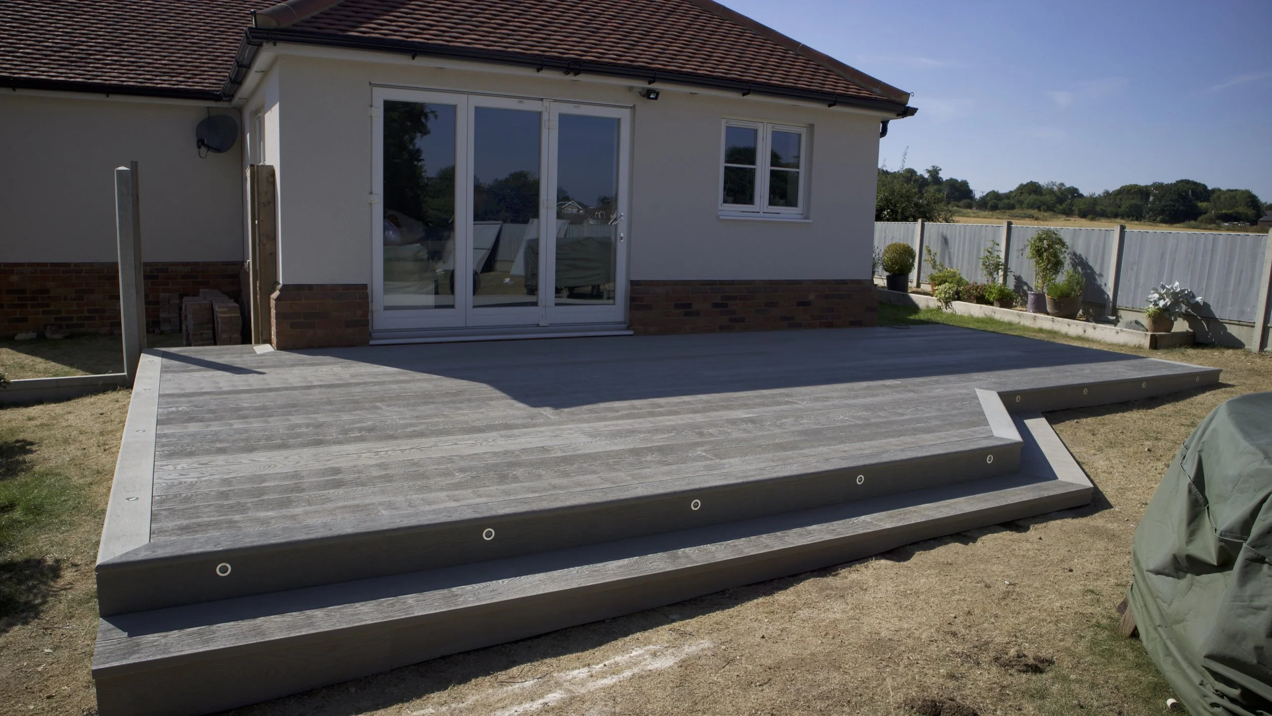 Luxury Raised Millboard Decking  – Witham (9).jpg