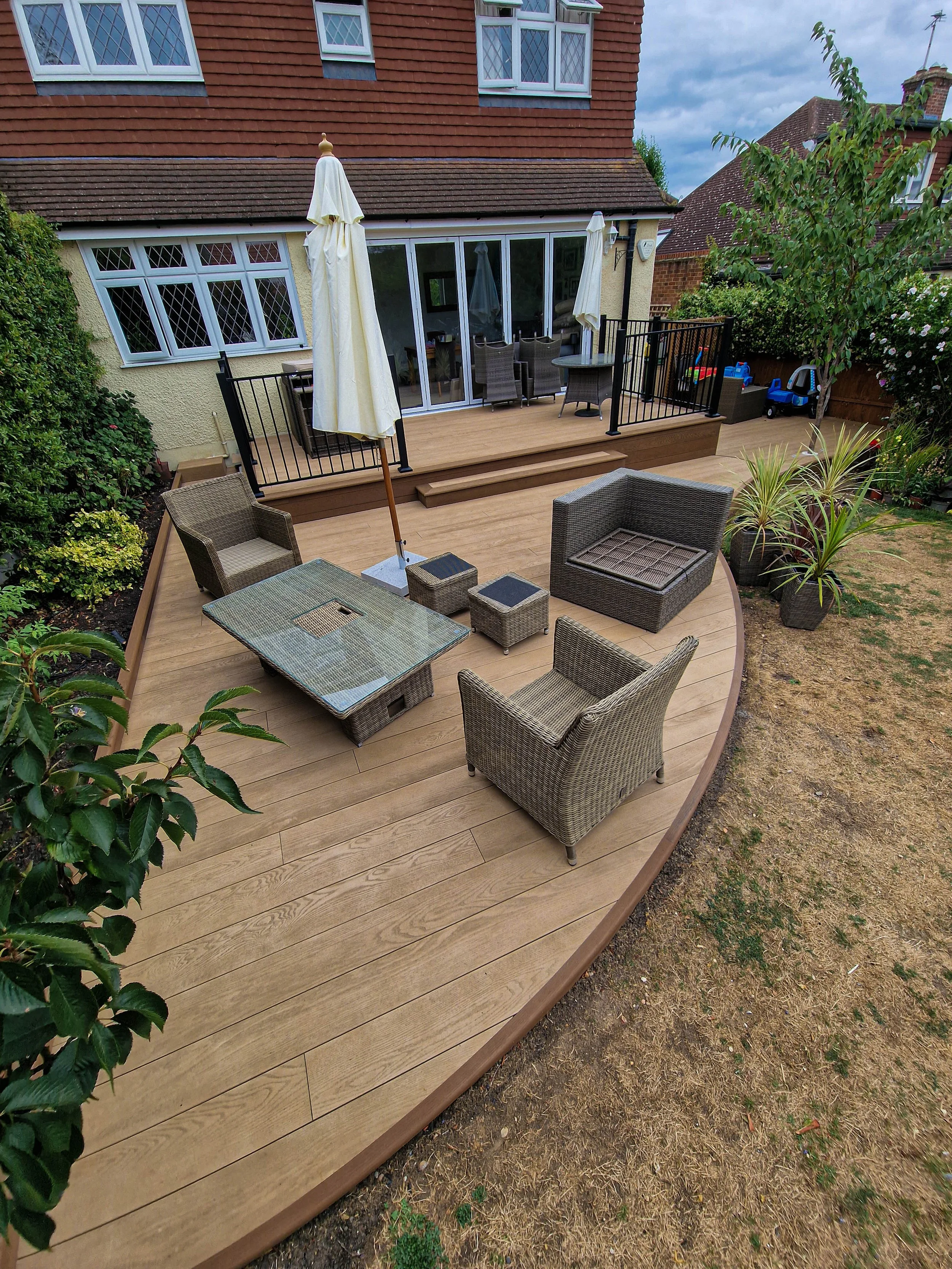 Curved Multi-Level Millboard Composite Decking – Chigwell, Essex (60).jpg