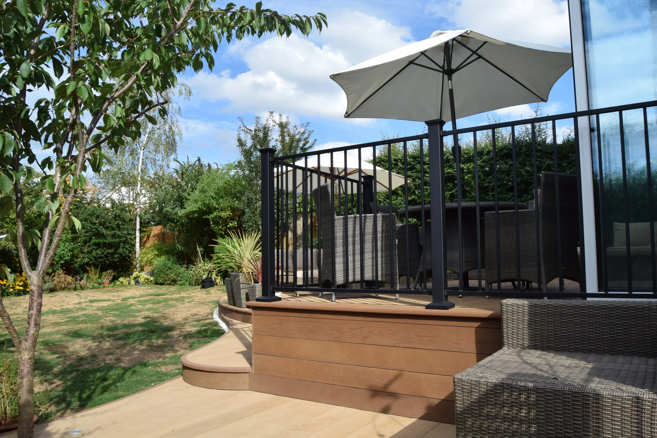 Curved Multi-Level Millboard Composite Decking – Chigwell, Essex (24).JPG