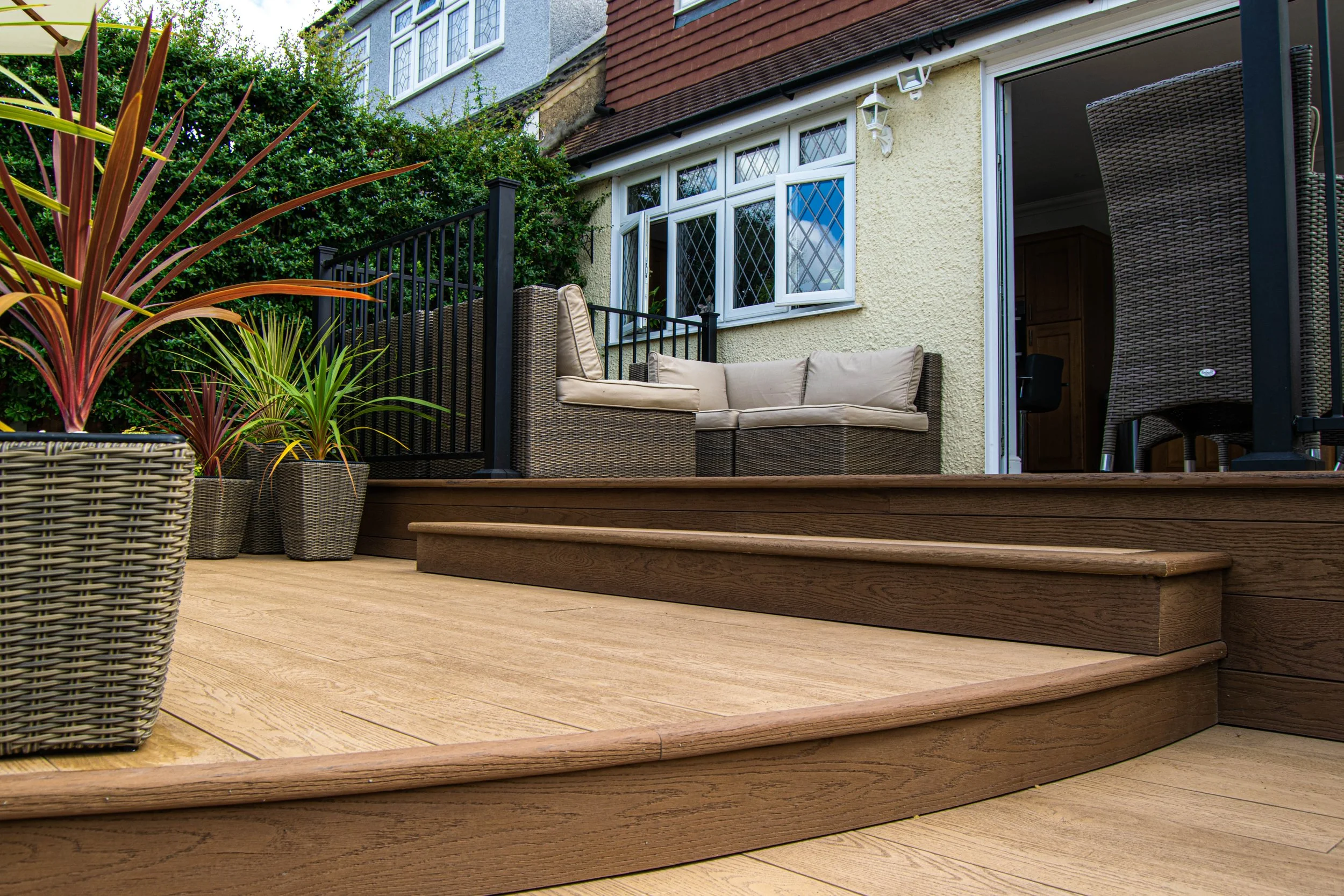 Curved Multi-Level Millboard Composite Decking – Chigwell, Essex (52).jpg