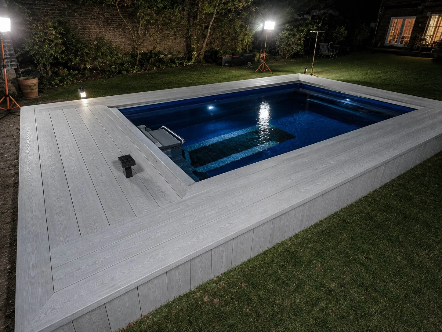 Swimming Pool Surround with Millboard Smoked Oak – London (3).jpg