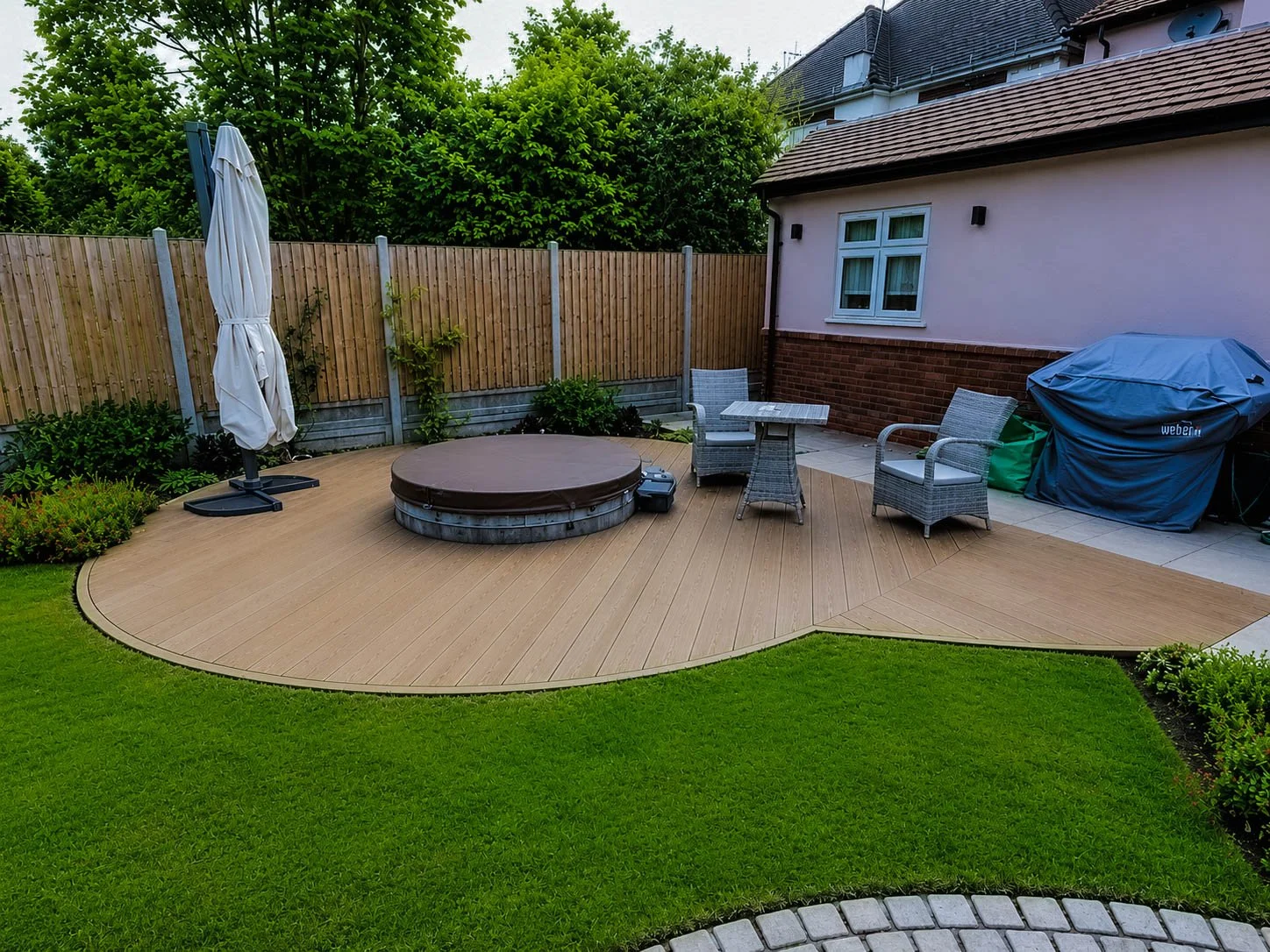 Circular Millboard Decking with Sunken Hot Tub – Loughton, Essex.jpg