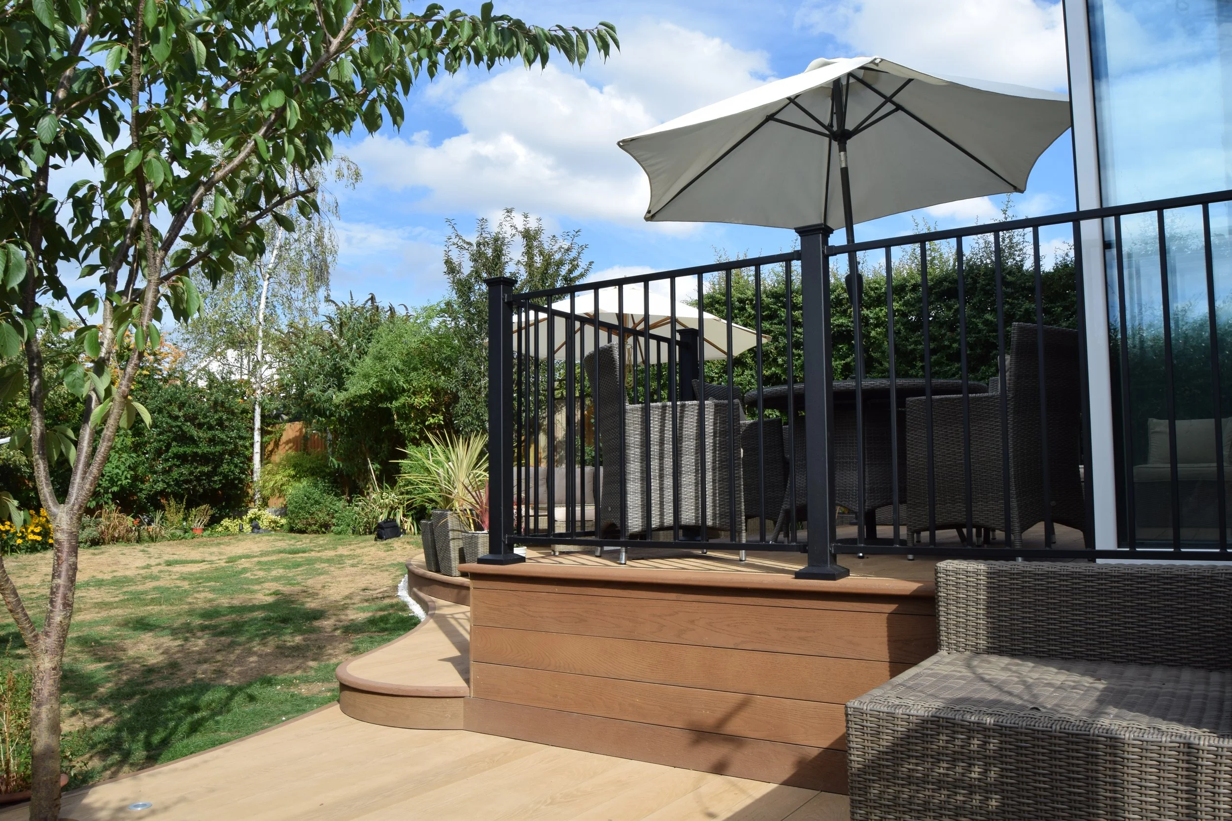 Curved Multi-Level Millboard Composite Decking – Chigwell, Essex (20).JPG