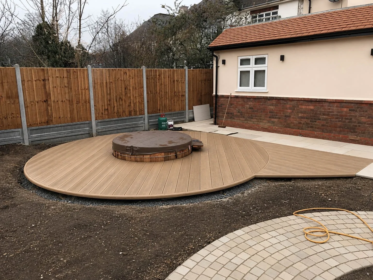 Circular Millboard Decking with Sunken Hot Tub – Loughton, Essex.jpg