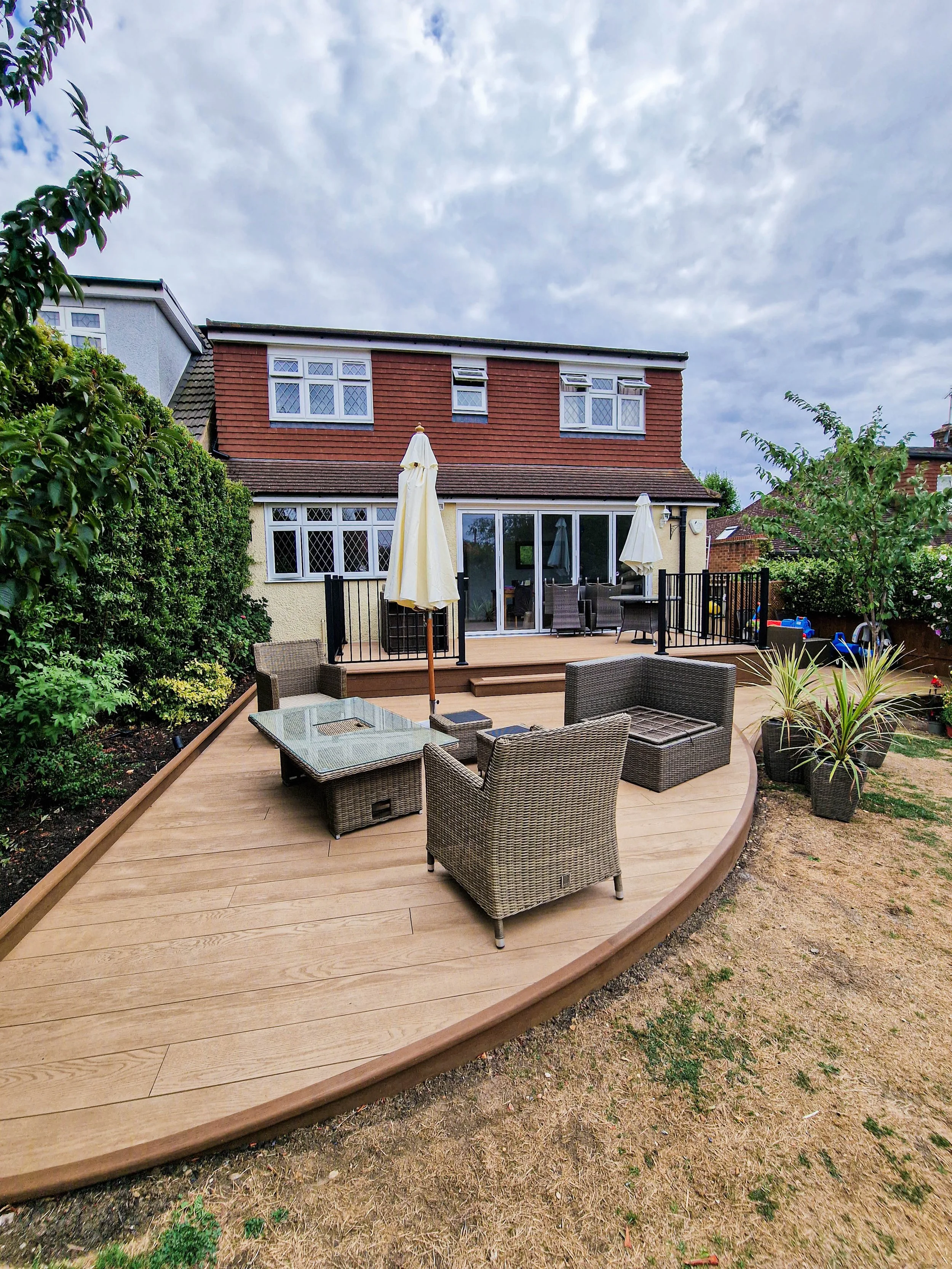 Curved Multi-Level Millboard Composite Decking – Chigwell, Essex (64).jpg