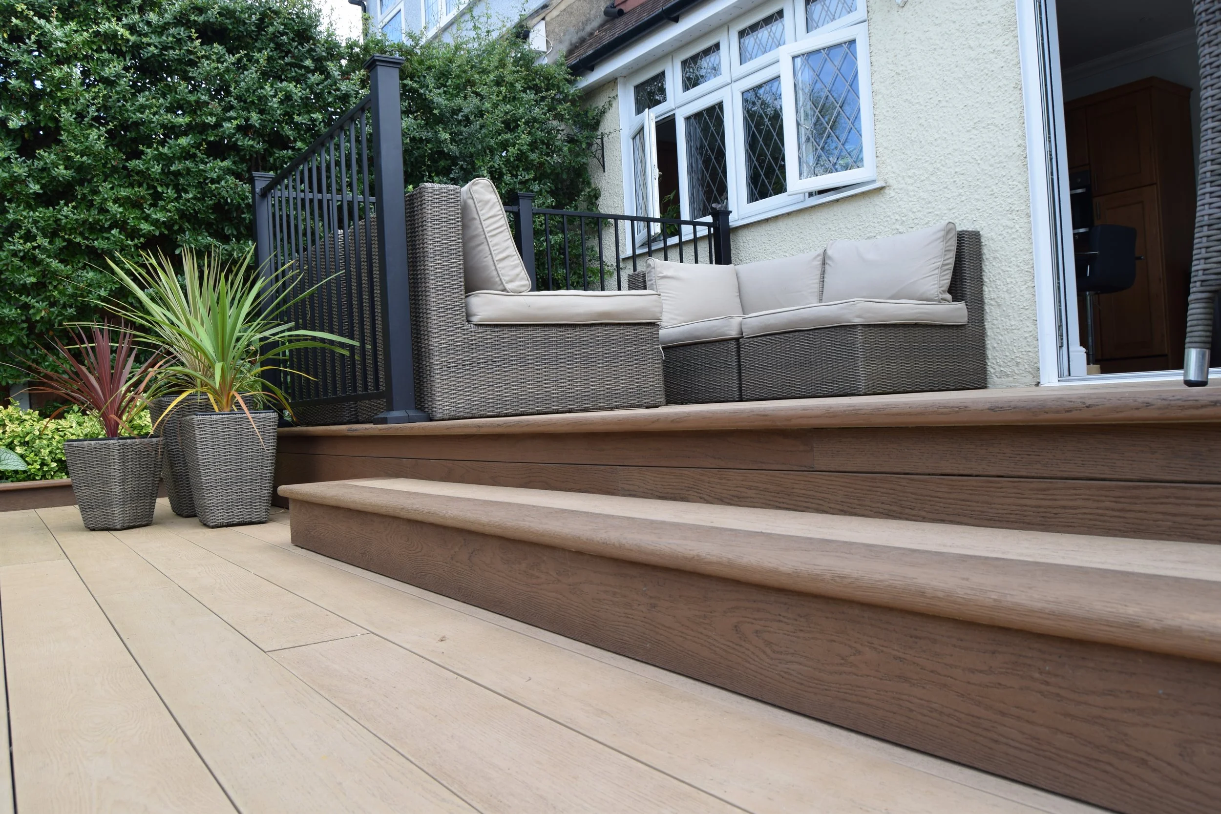 Curved Multi-Level Millboard Composite Decking – Chigwell, Essex (39).JPG