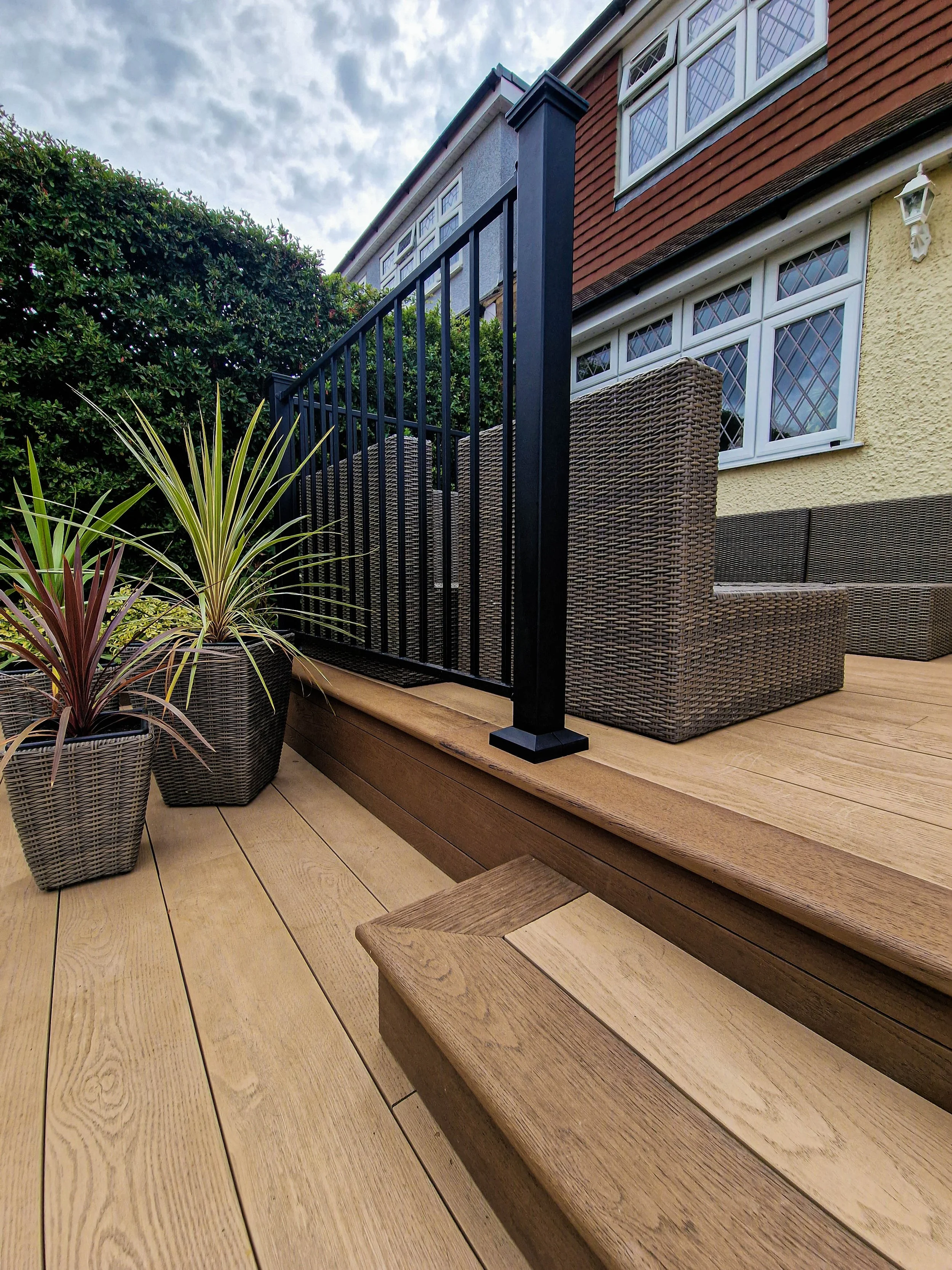 Curved Multi-Level Millboard Composite Decking – Chigwell, Essex (65).jpg
