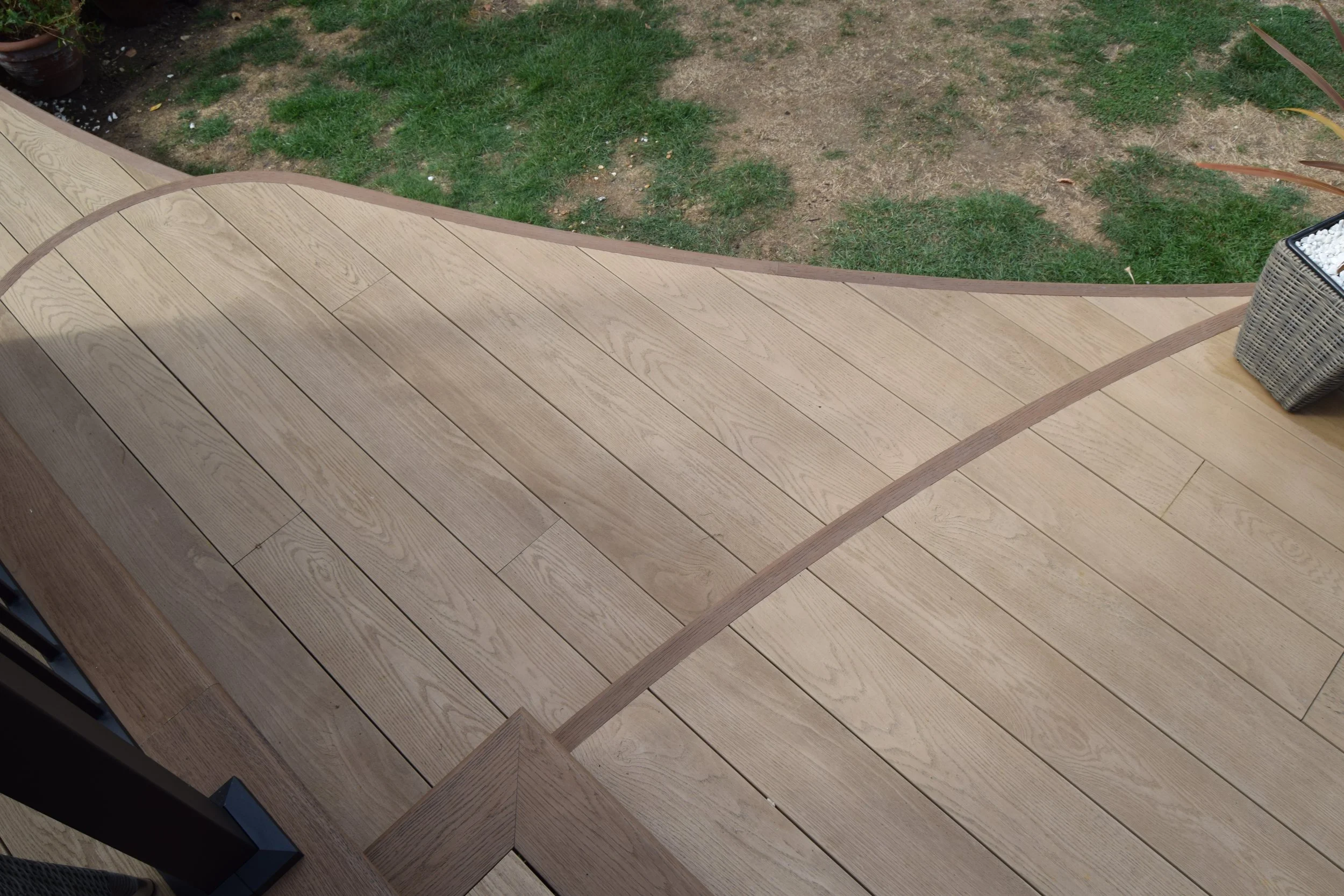 Curved Multi-Level Millboard Composite Decking – Chigwell, Essex (38).JPG