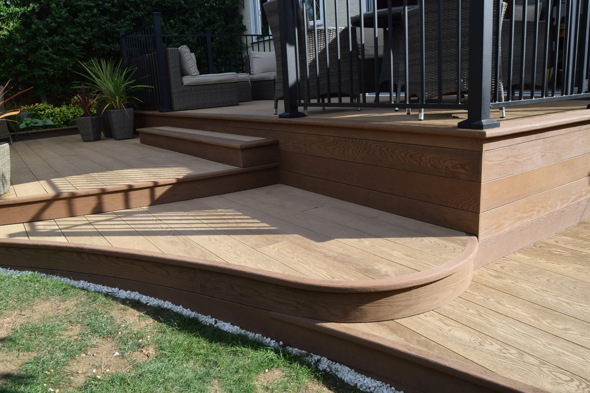 Curved Multi-Level Millboard Composite Decking – Chigwell, Essex (25).JPG