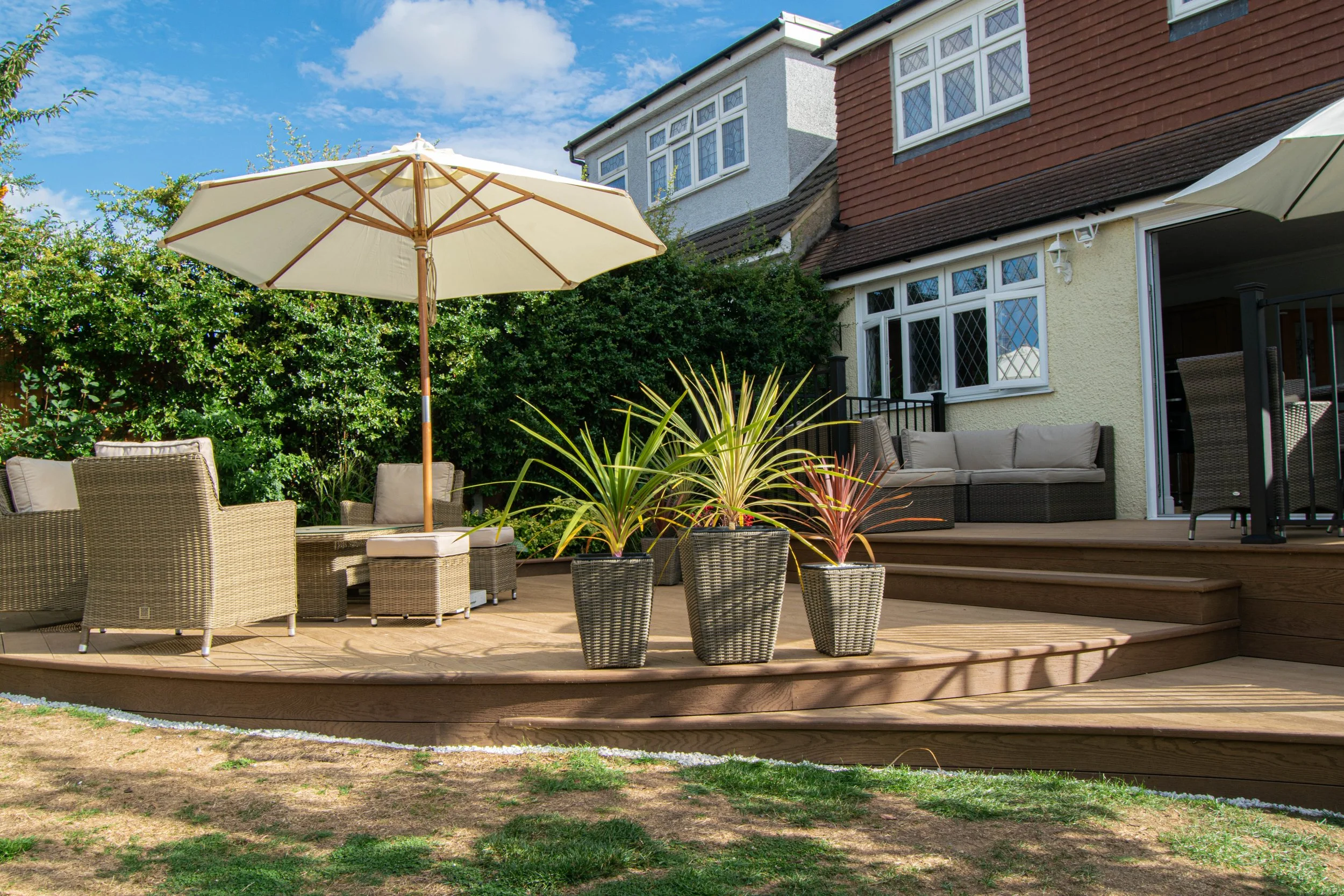 Curved Multi-Level Millboard Composite Decking – Chigwell, Essex (50).jpg