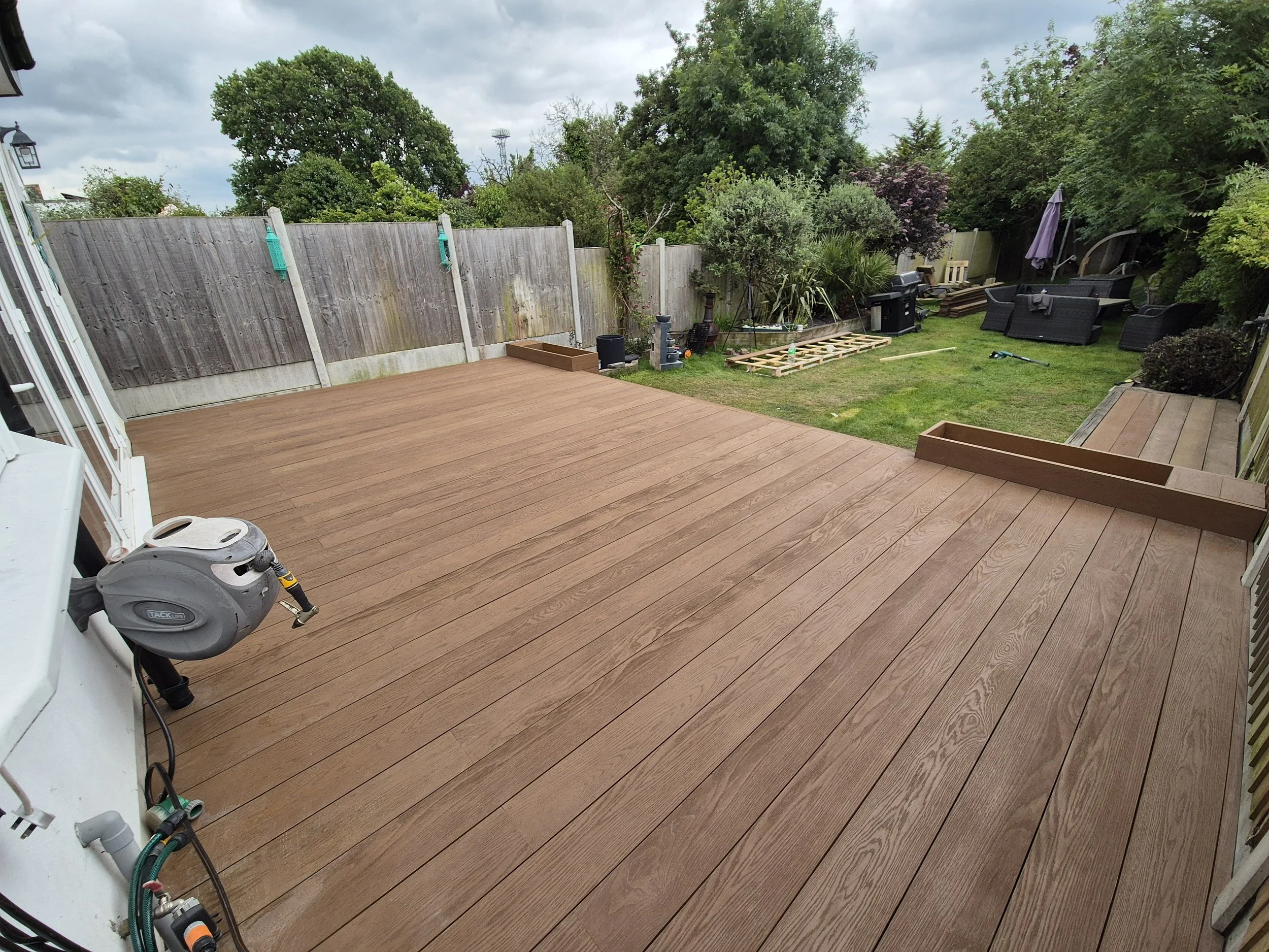 Luxury Millboard Golden Oak Decking with Integrated Planters & BBQ Area – London (11).jpg