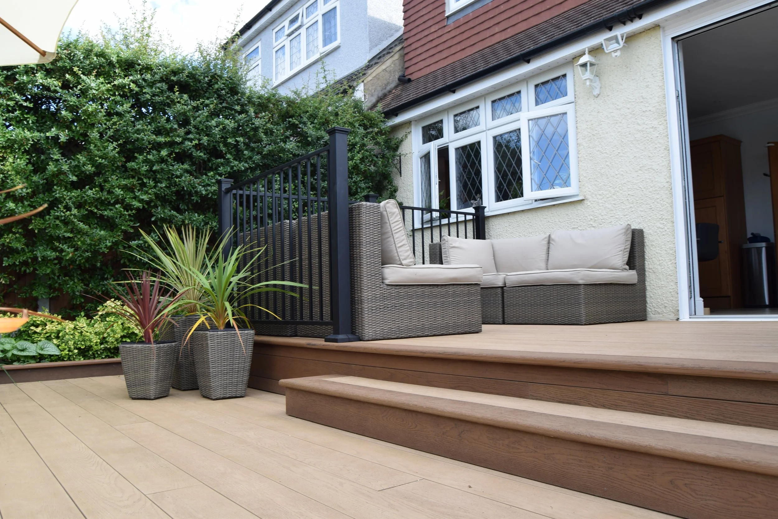 Curved Multi-Level Millboard Composite Decking – Chigwell, Essex (34).JPG