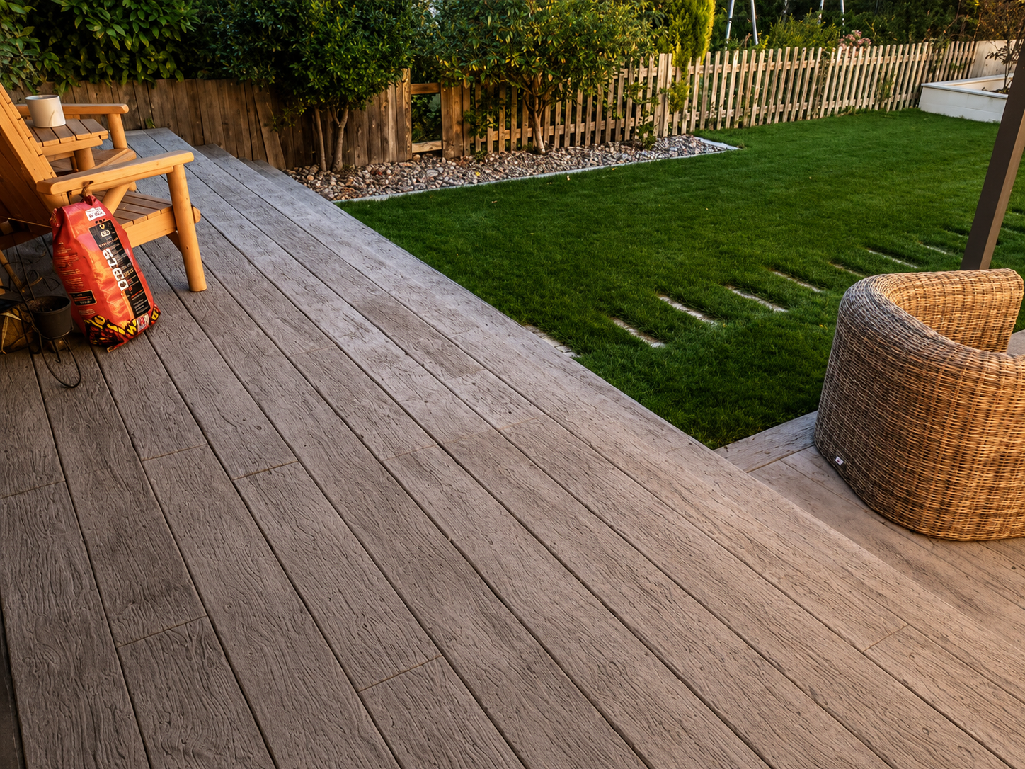 Millboard Decking with Illuminated Steps – Upminster (8).png