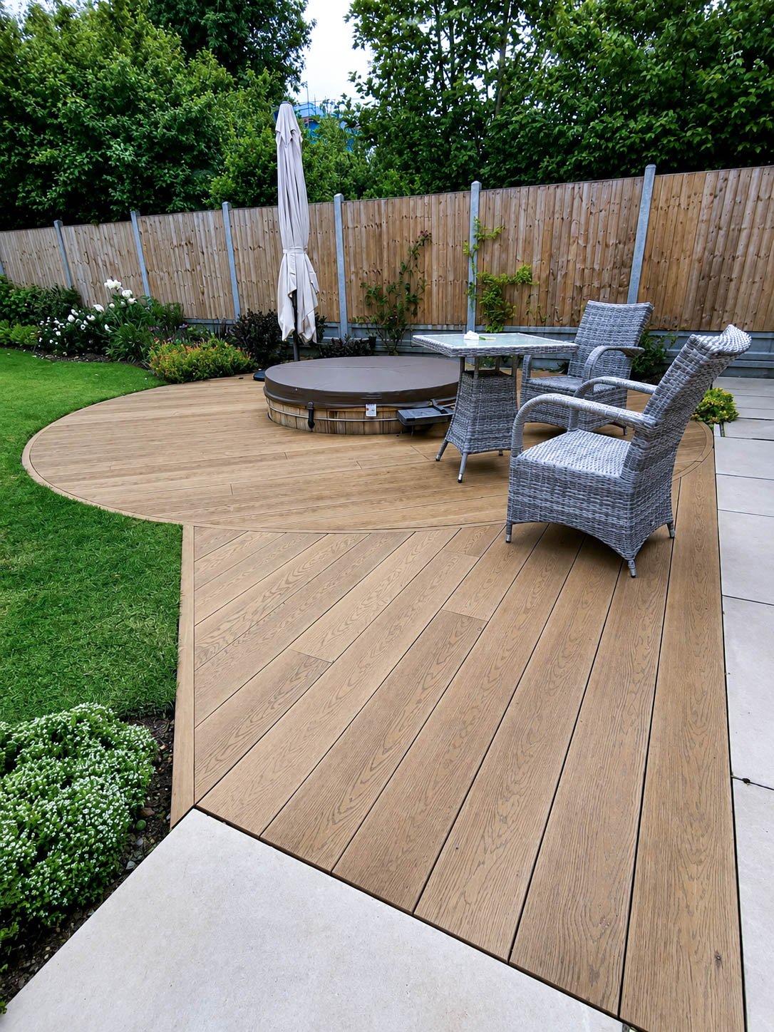 Circular Millboard Decking with Sunken Hot Tub – Loughton, London (9).jpg