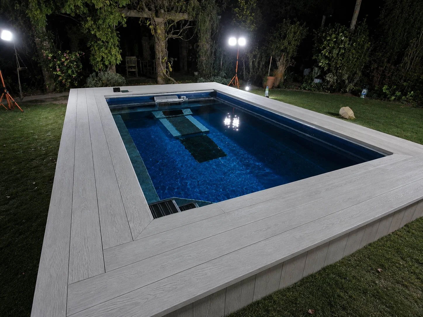 Swimming Pool Surround with Millboard Smoked Oak – London (2).jpg