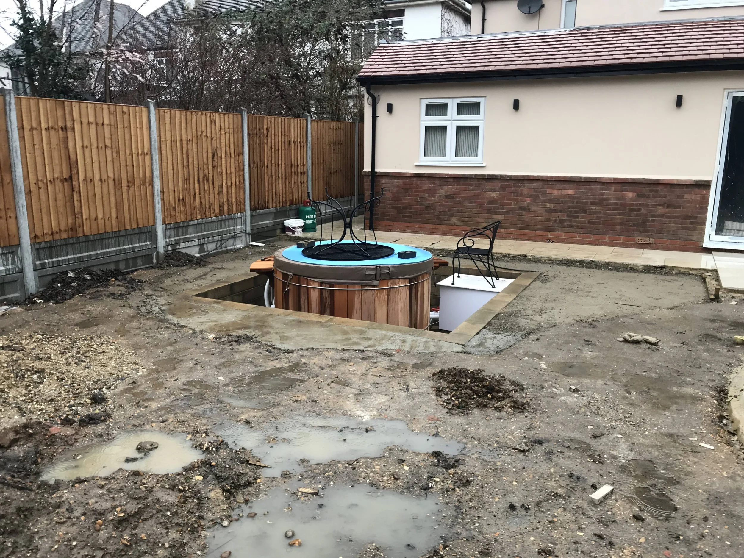 Circular Millboard Decking with Sunken Hot Tub – Loughton, London (1).jpg
