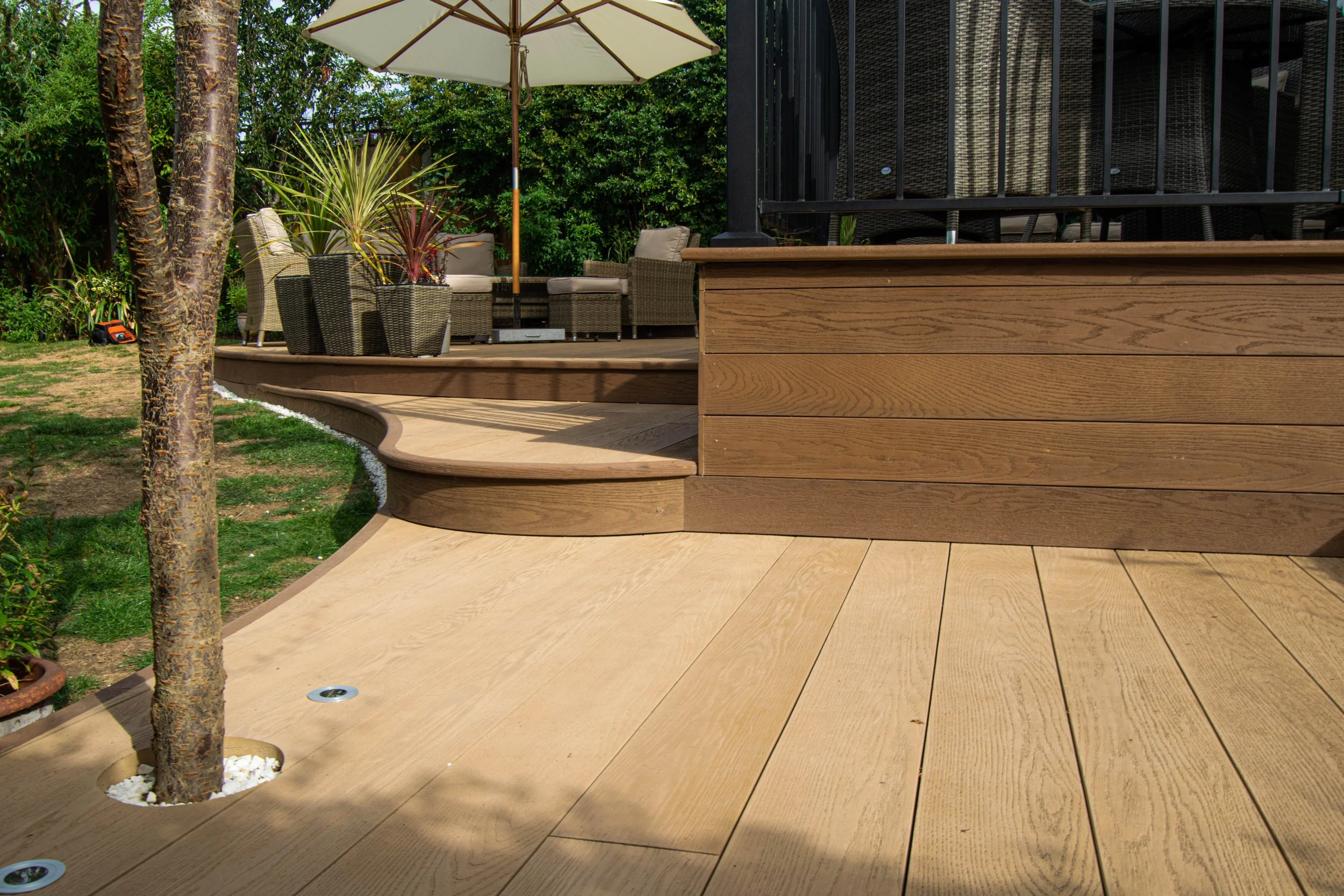Curved Multi-Level Millboard Composite Decking – Chigwell, Essex (56).jpg