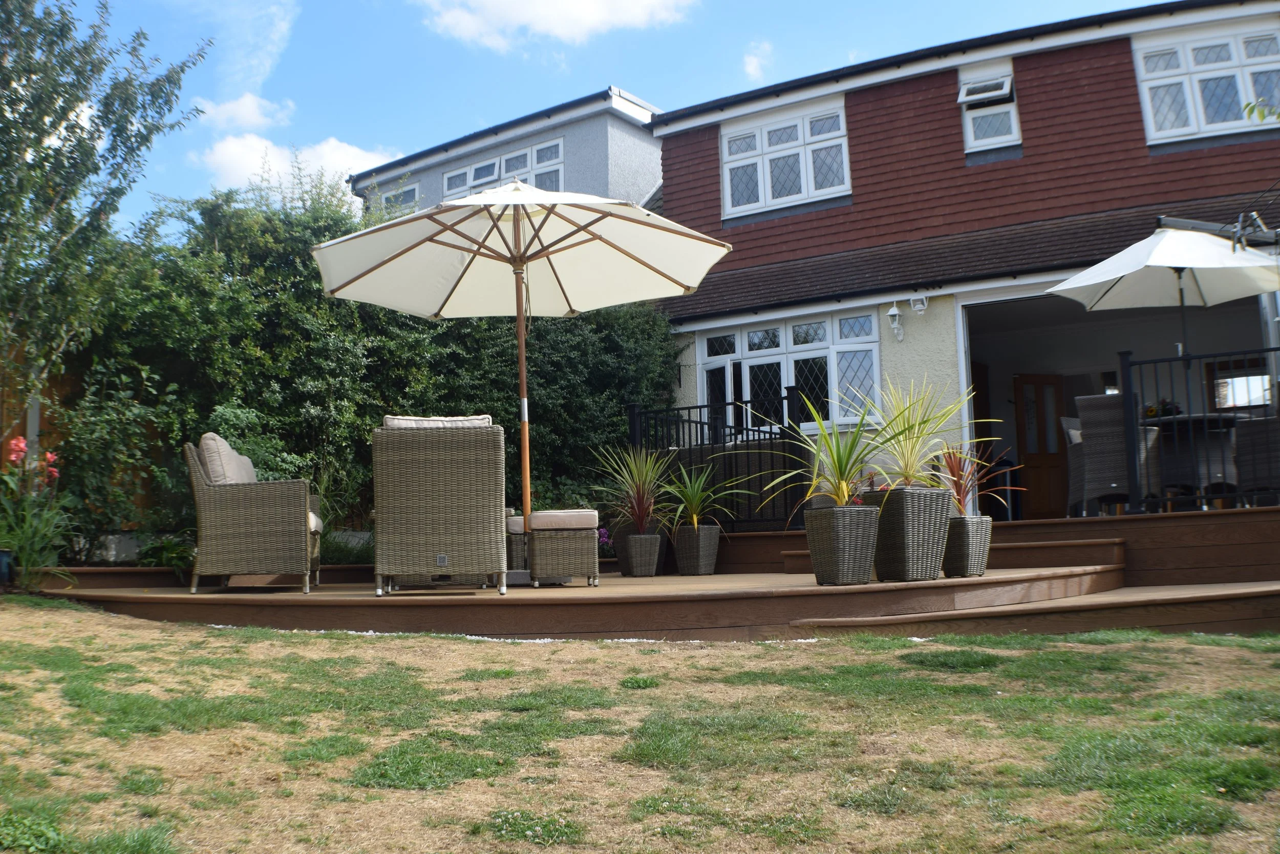 Curved Multi-Level Millboard Composite Decking – Chigwell, Essex (14).JPG