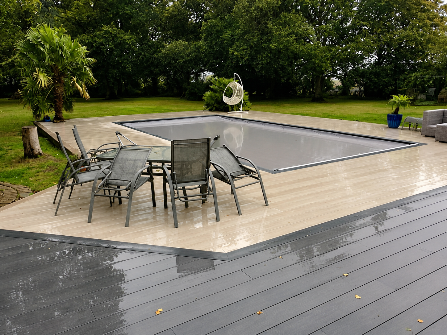 Modern outdoor patio 