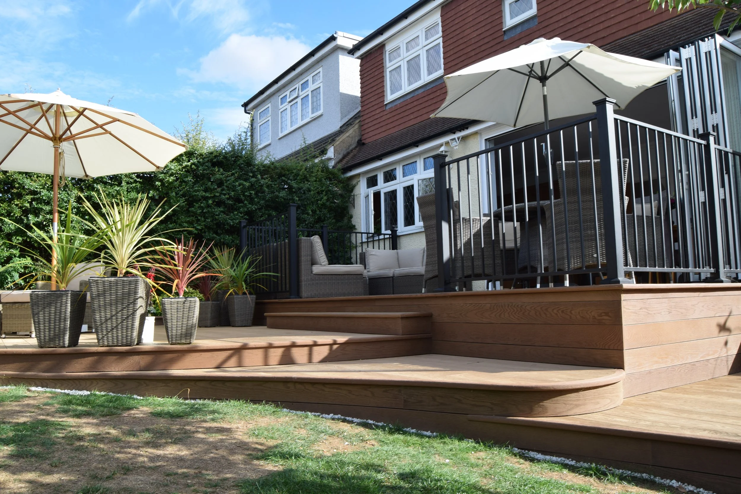 Curved Multi-Level Millboard Composite Decking – Chigwell, Essex (23).JPG