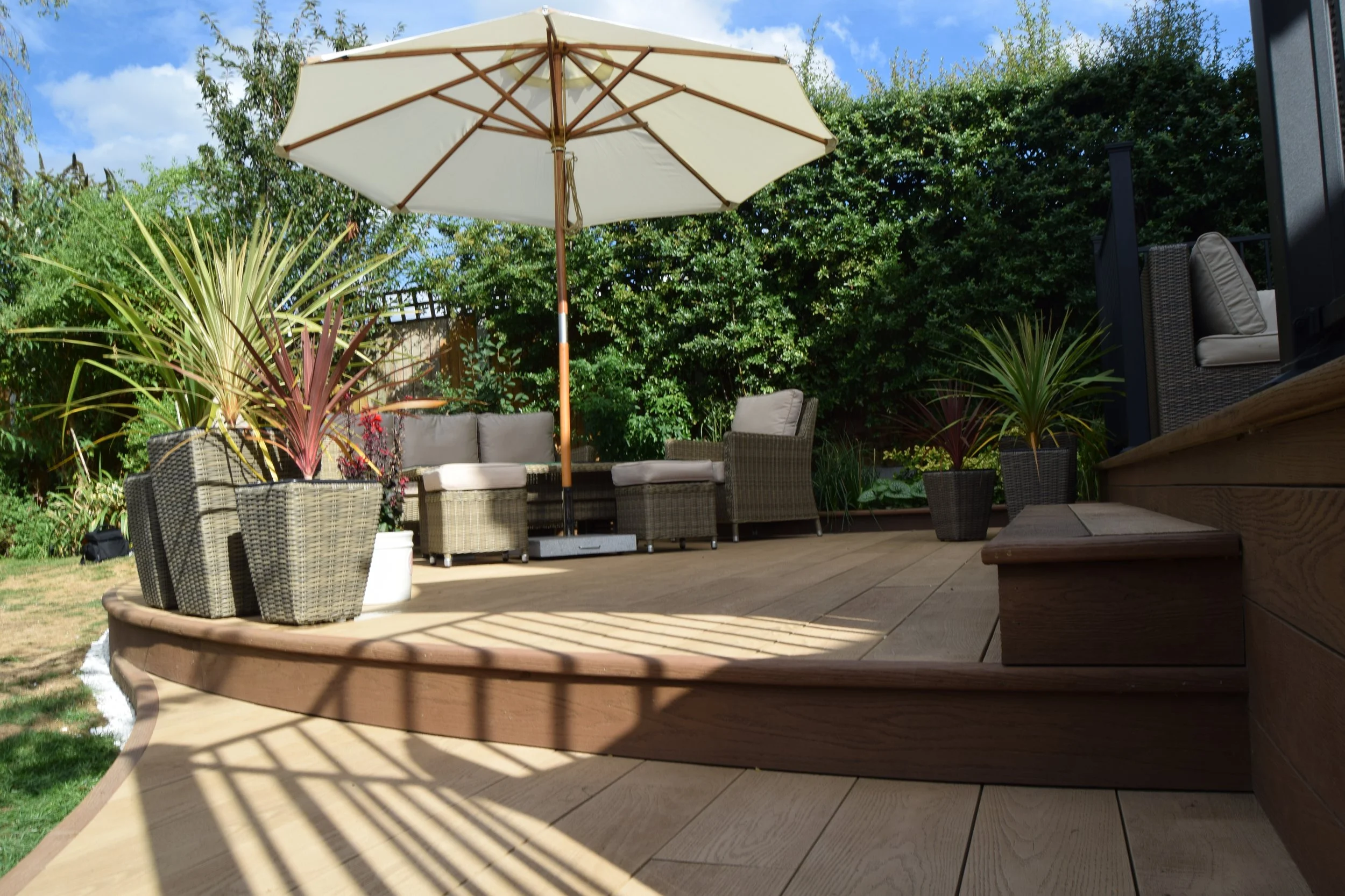 Curved Multi-Level Millboard Composite Decking – Chigwell, Essex (42).JPG